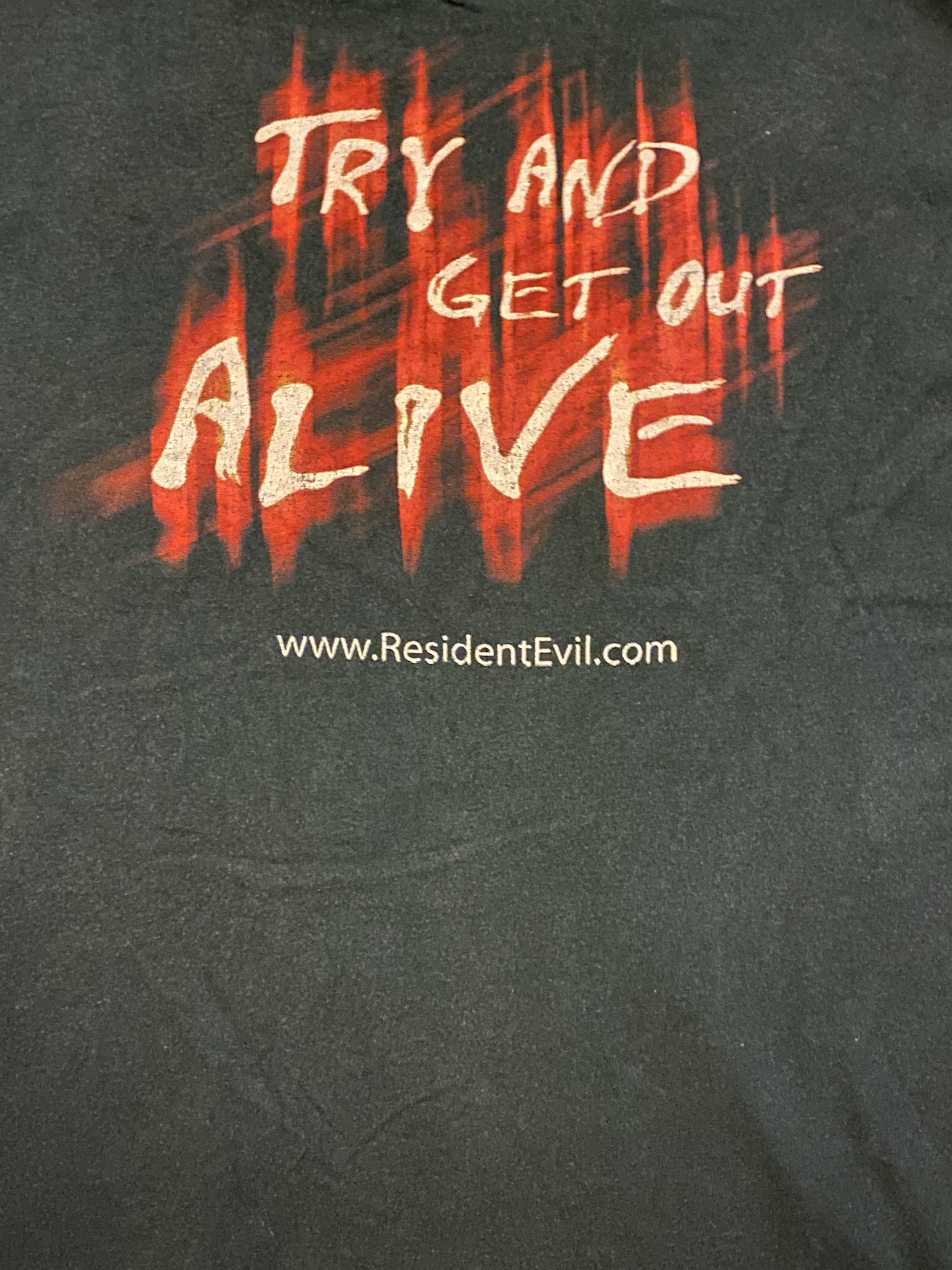 Vintage 2003 resident evil 'try and get out alive' tee Size US L / EU 52-54 / 3 - 3 Thumbnail