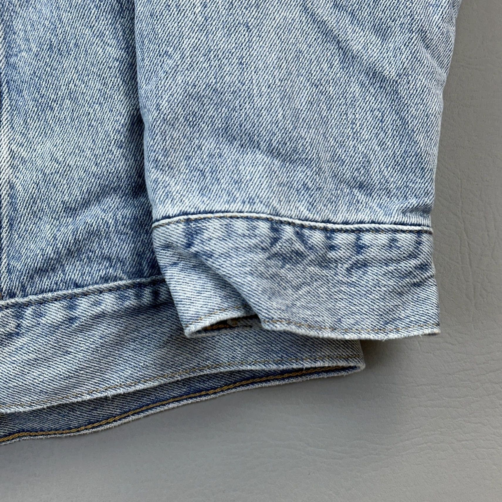 Levi's Levis Premium Trucker Jacket Women's Small Faux Fur Lined Reversible Trucker Jacket Size S / US 4 / IT 40 - 7 Thumbnail