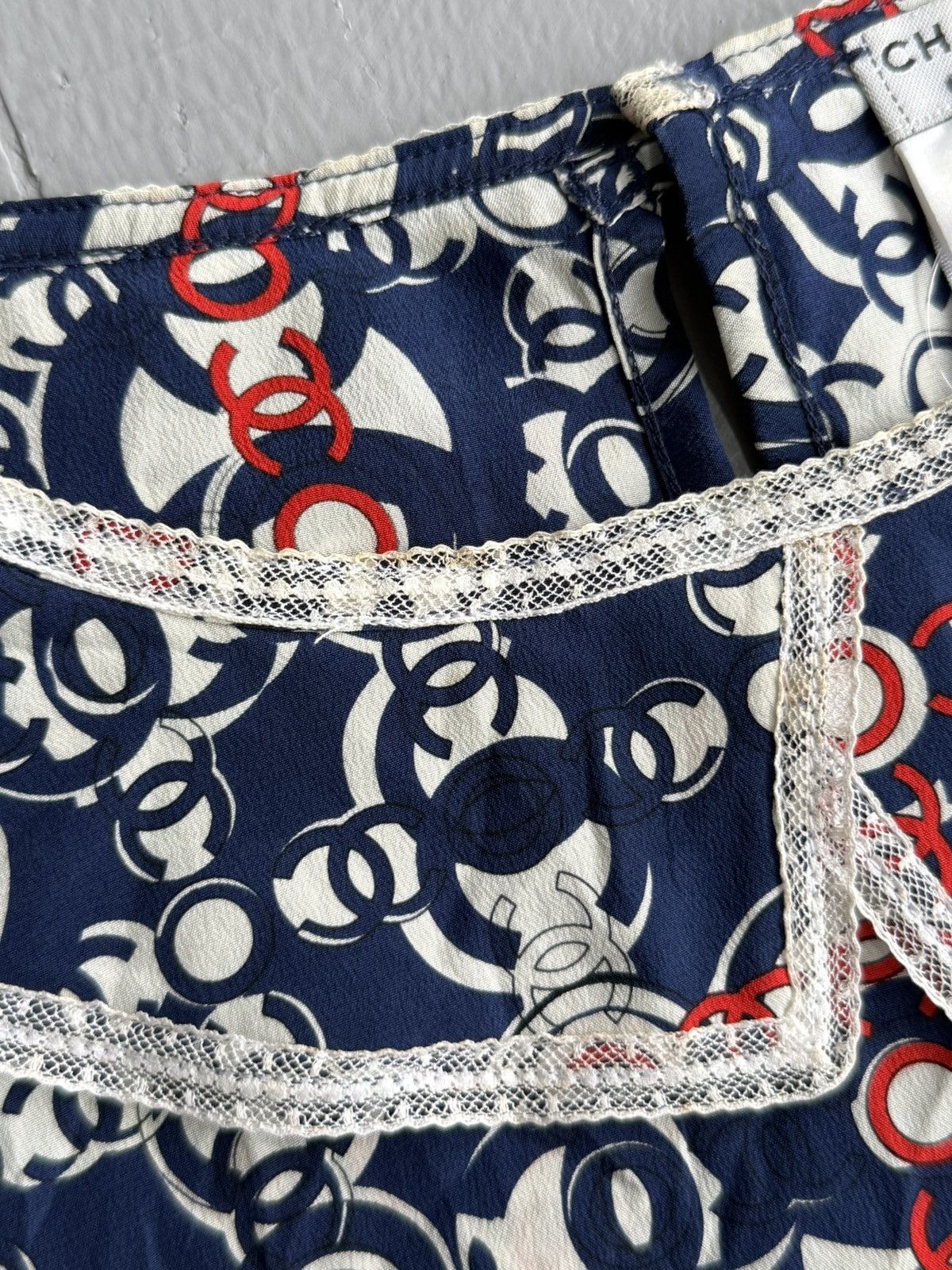 Chanel 2007 Archive Chanel Silk All-Over-Print Blouse Size S / US 4 / IT 40 - 6 Thumbnail
