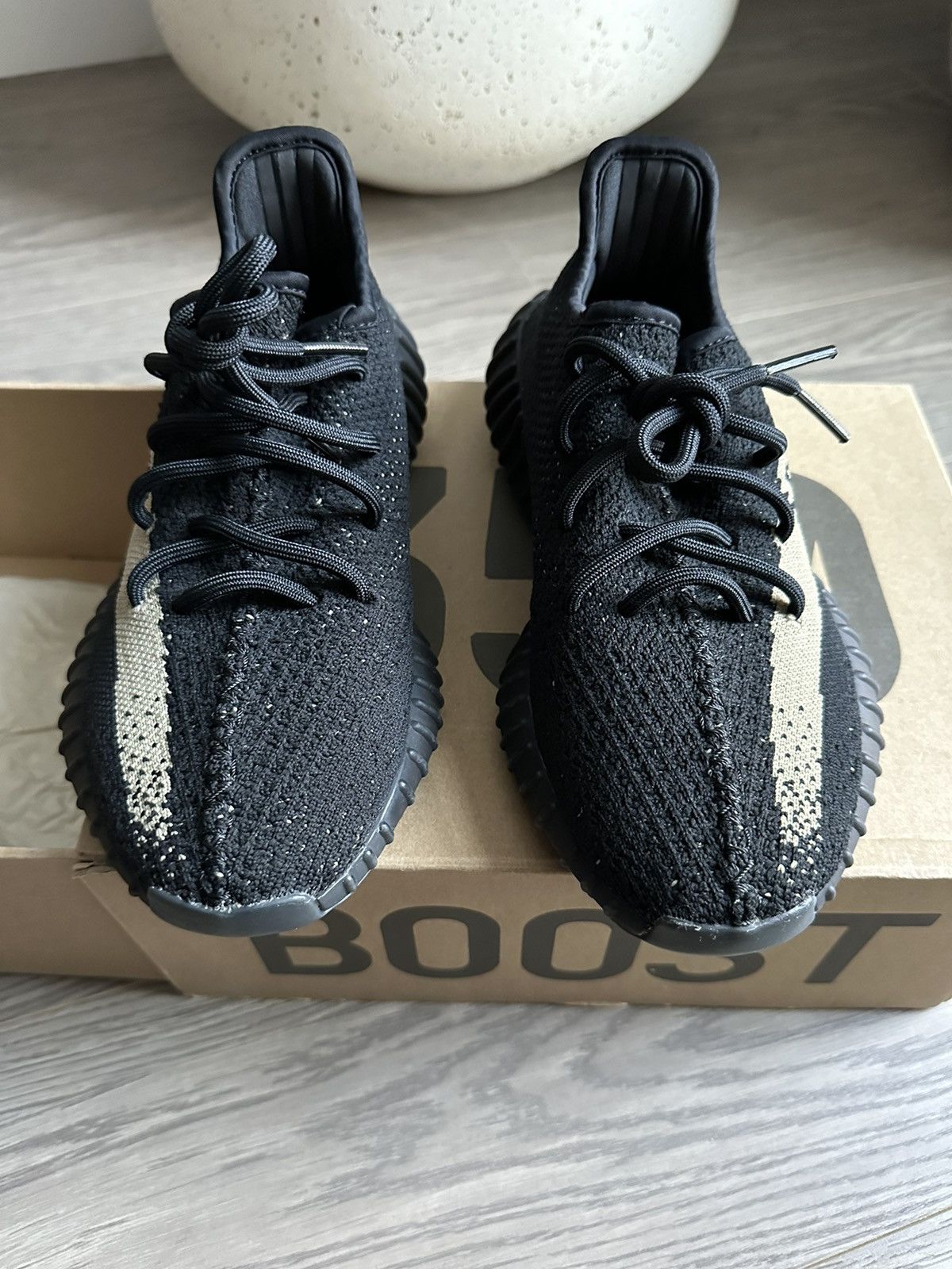 靴 Yeezy Boost 350 V2 Granite/Core Black adidas Yeezy Boost 350 V2 'MX Rock' — Kick Game