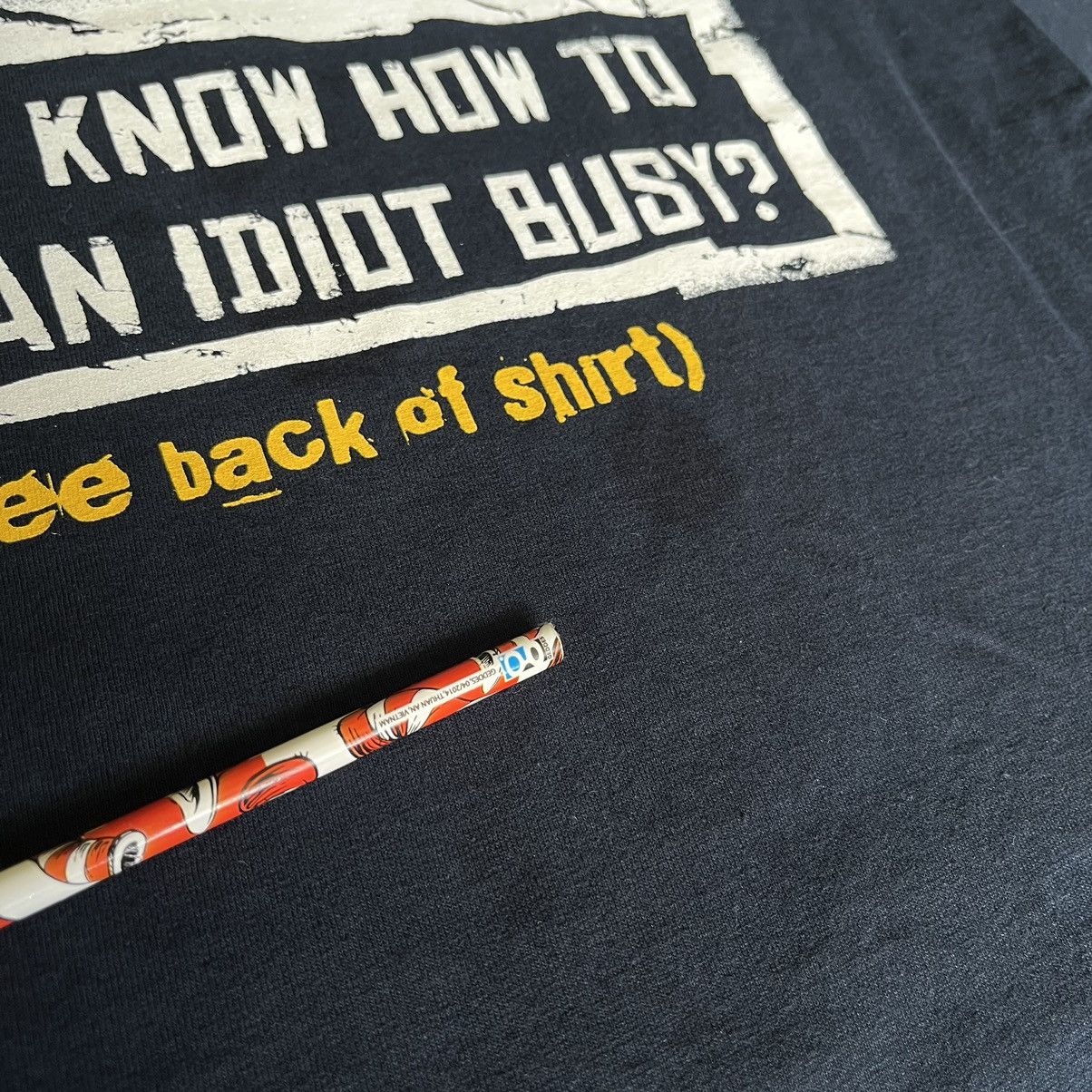 Vintage Vintage 2000s Wanna Know How To Keep An Idiot Busy Humor Tee Size US L / EU 52-54 / 3 - 6 Thumbnail