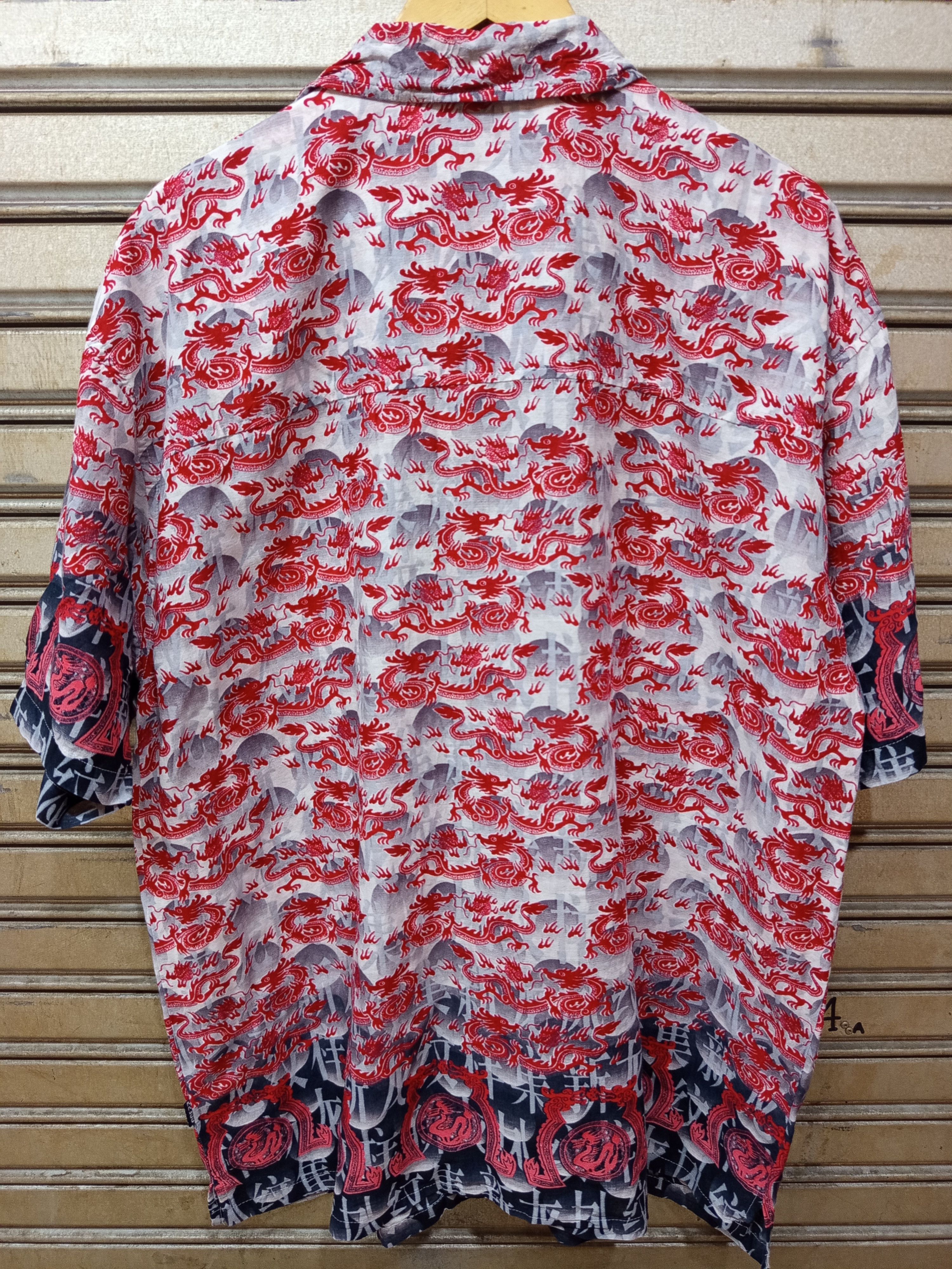 Guess Vintage Guess Jeans Dragon All Over Print Shirt Y2K Size US XL / EU 56 / 4 - 8 Thumbnail