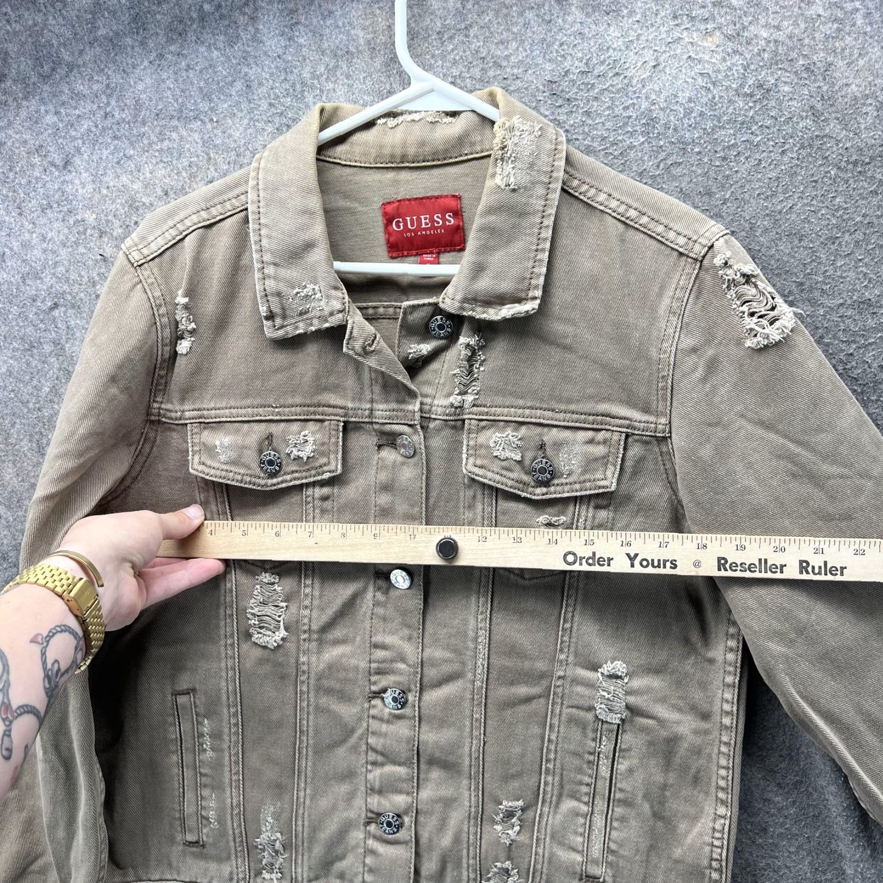 Guess VINTAGE? No. Guess Jeans Jacket Womens Medium Beige Distressed Denim Trucker Button Up Size 32" / US 10 / IT 46 - 7 Thumbnail