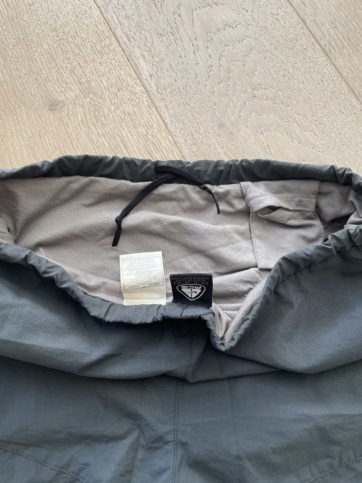 Nike × Vintage Vintage Nike ACG Tech Shorts Size US 32 / EU 48 - 4 Thumbnail