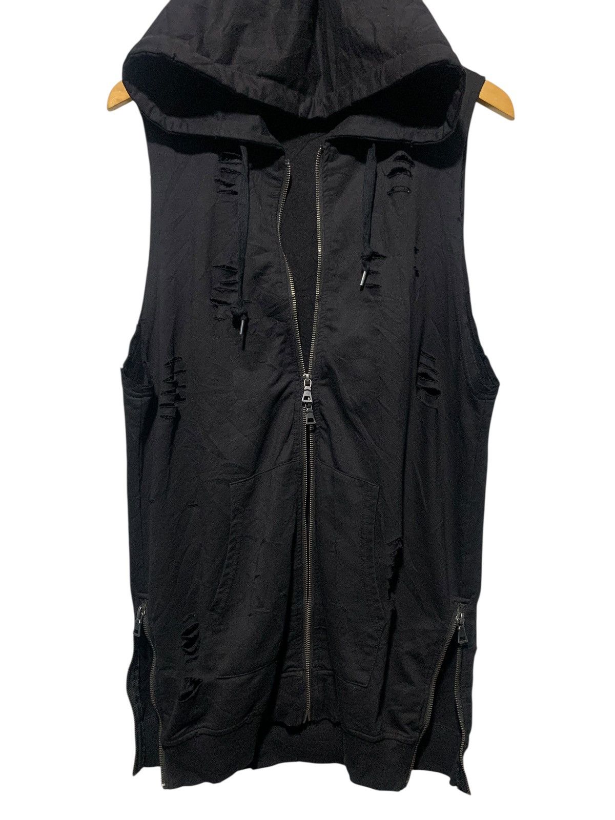 2000s Rings gothic distressed sleeveless hoodie