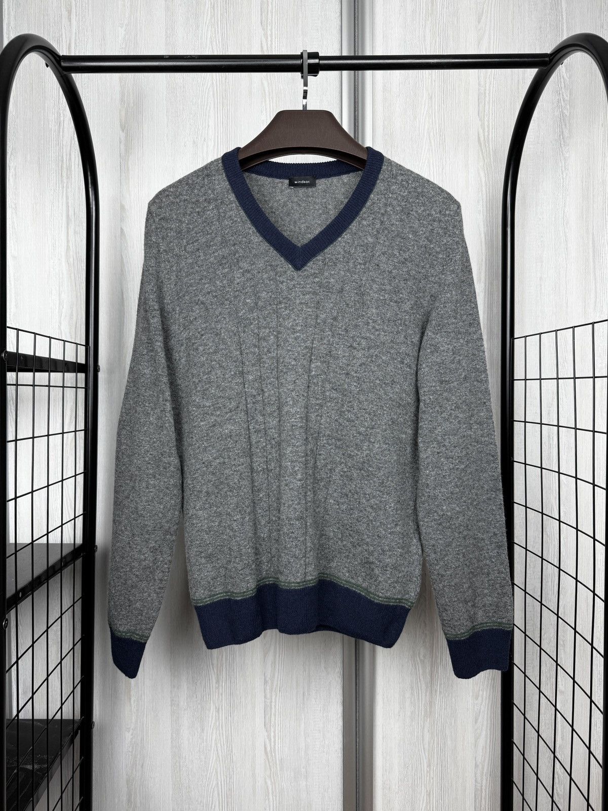 Windsor V-Neck Wool Grey Elbow Leather patches sweater 50