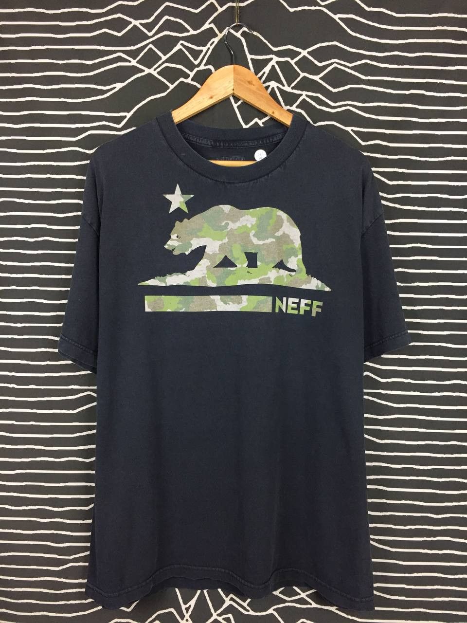 NEFF × Vintage NEFF Camo California Republic Bear Flag Logo Skate Tee Size US XL / EU 56 / 4 - 2 Thumbnail