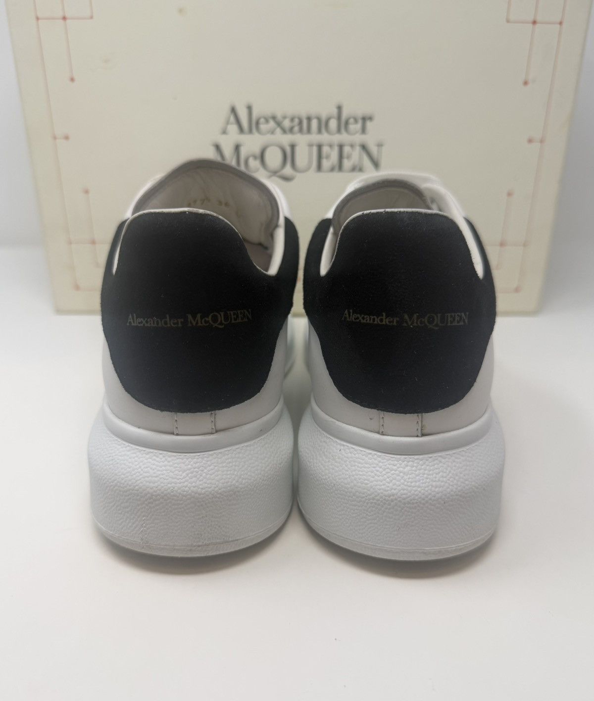 Alexander McQueen Alexander McQueen Oversized Sneaker Suede White/Black Size US 8 / IT 38 - 5 Thumbnail