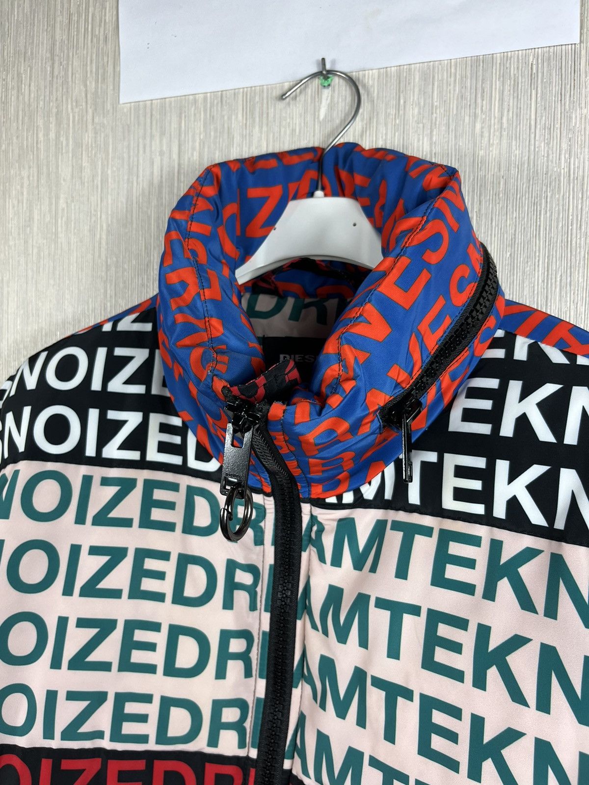 Diesel Diesel puffer boxy oversized down jacket full print words Size US S / EU 44-46 / 1 - 8 Thumbnail