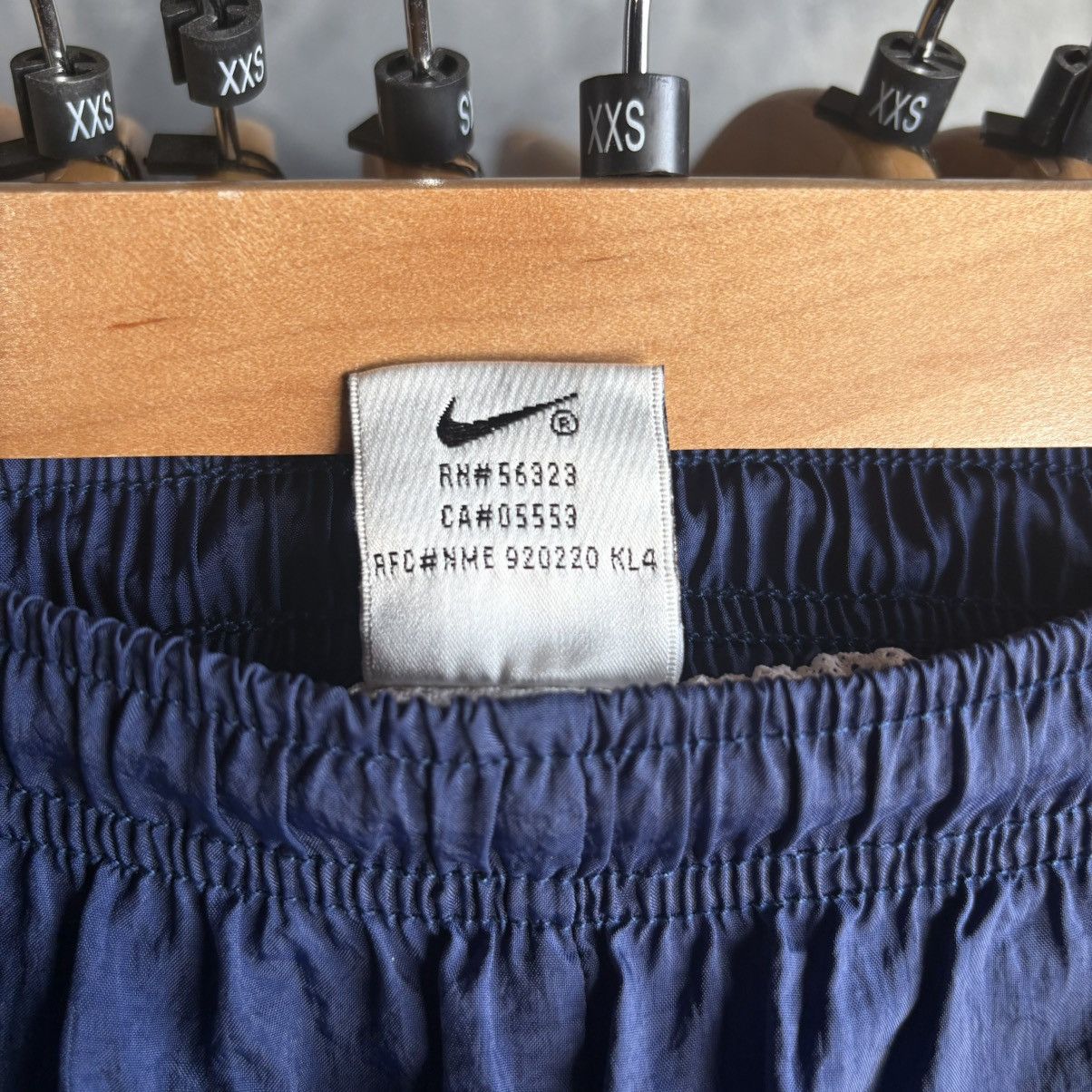 Nike Vintage 90s Nike Mens M Nylon Mesh Lined Navy Blue Shorts Size US 32 / EU 48 - 7 Thumbnail