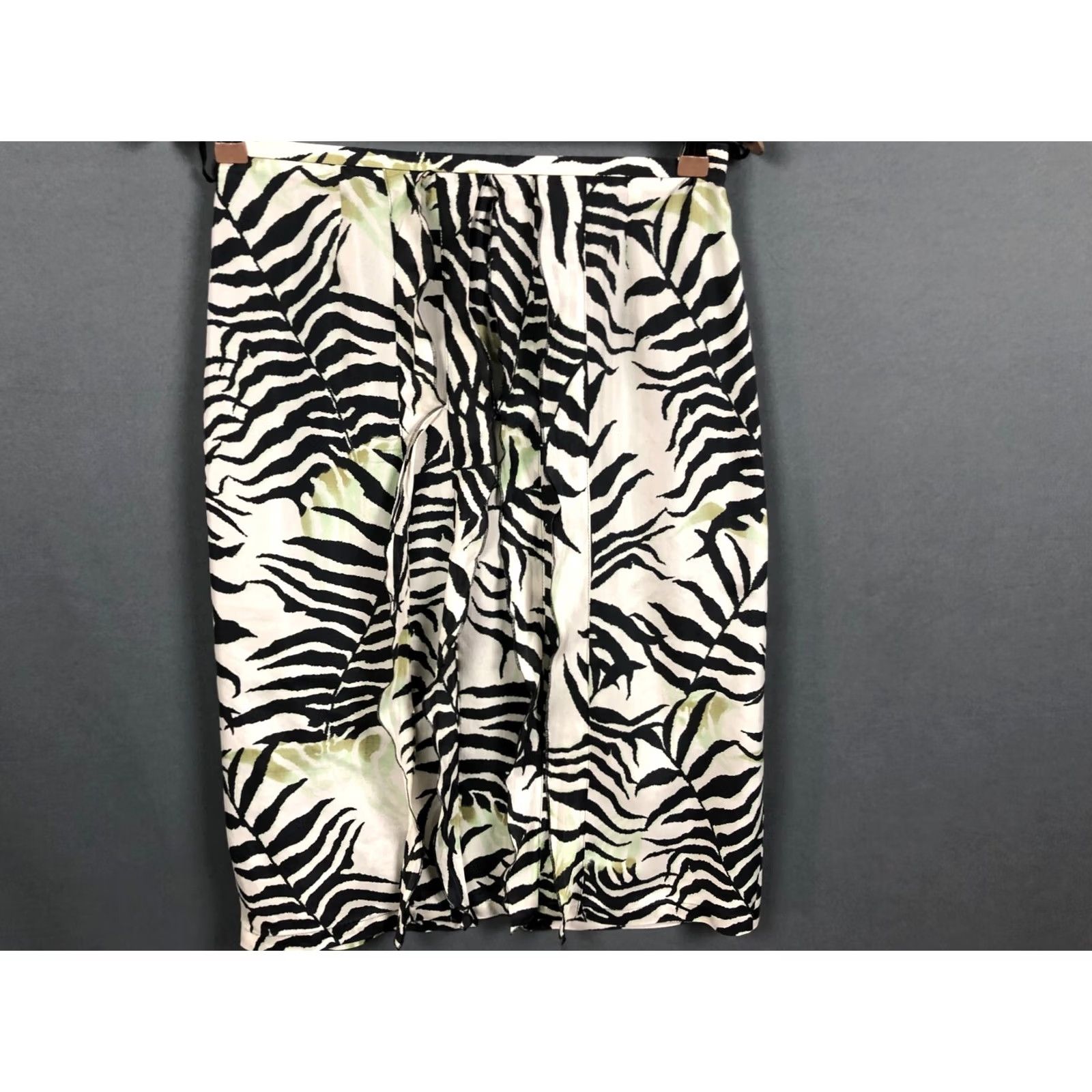 Max Mara Max Mara Silk Skirt Floral White Knee Length Zipper Ruffle A-Line Women 10 Size 32" / US 10 / IT 46 - 6 Thumbnail