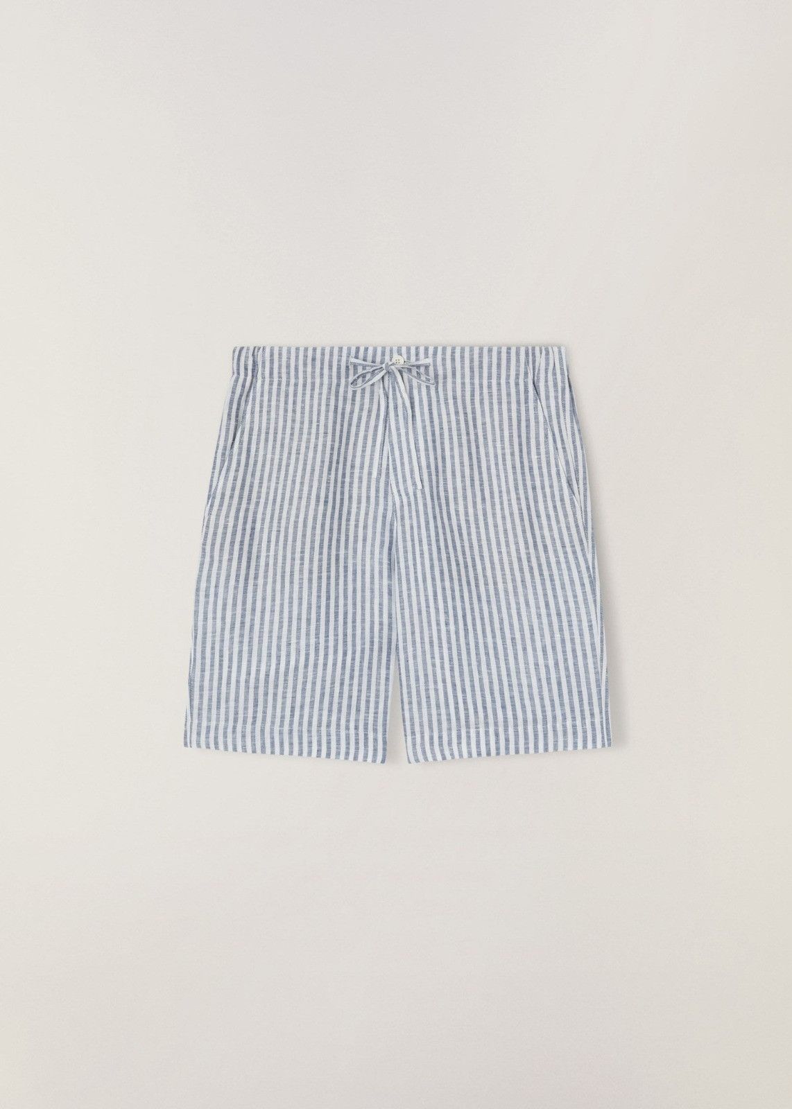 o1srvl11e1024 Flat Bermuda Shorts in White/Grey