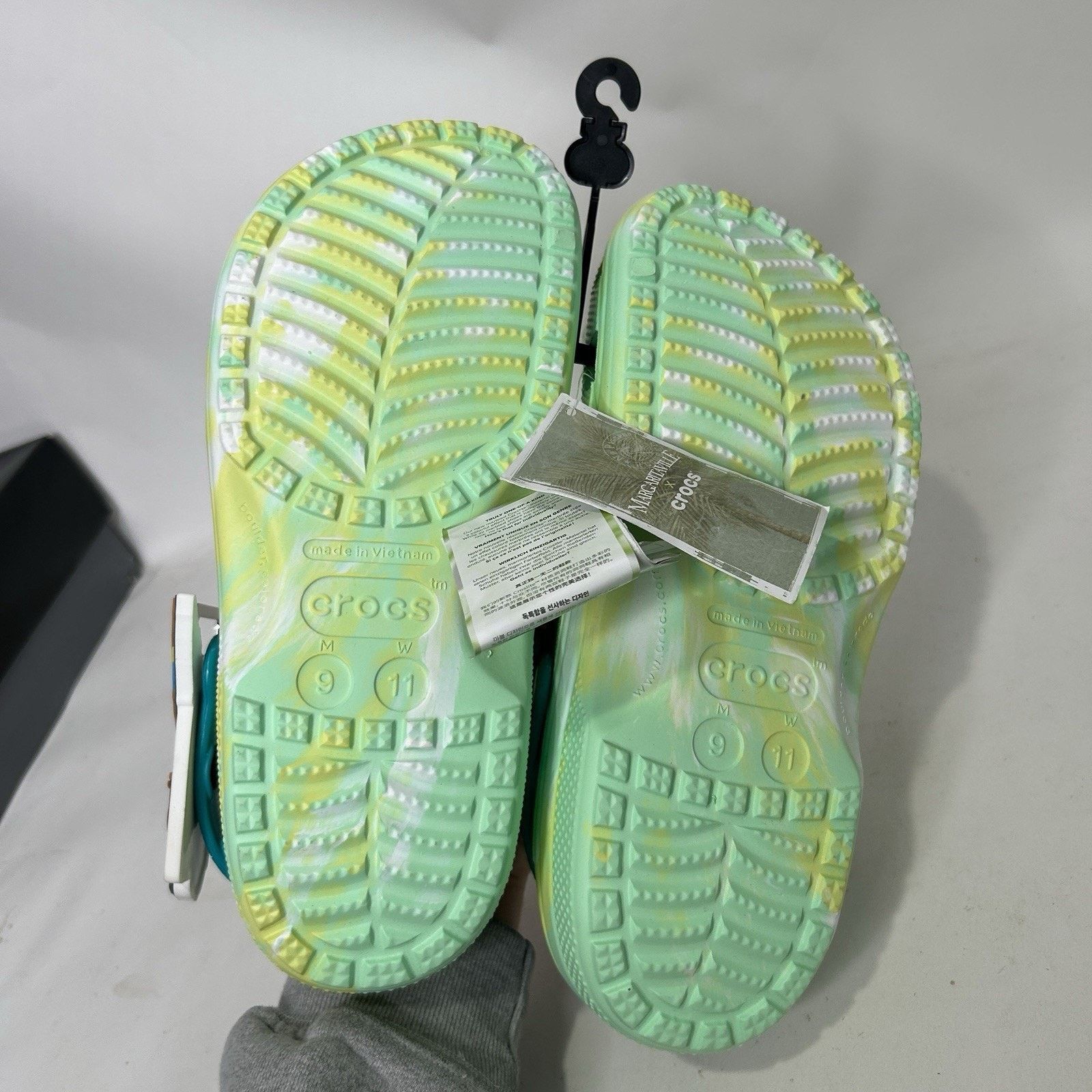 Crocs Crocs Classic Clogs X Margaritaville “Jimmy Buffett” Size US 9 / EU 42 - 5 Thumbnail