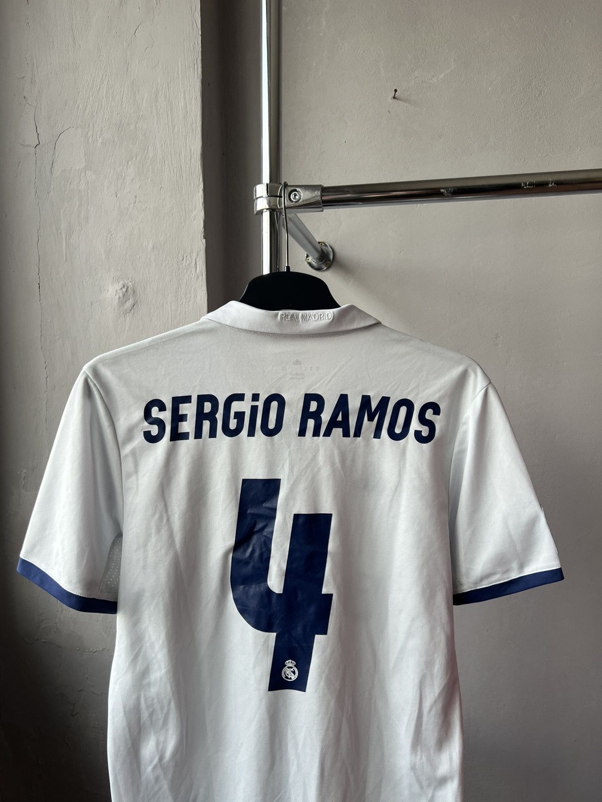 Adidas 2014/15 REAL MADRID #4 SERGIO RAMOS HOME SOCCER JERSEY SHIRT Size US M / EU 48-50 / 2 - 16 Thumbnail