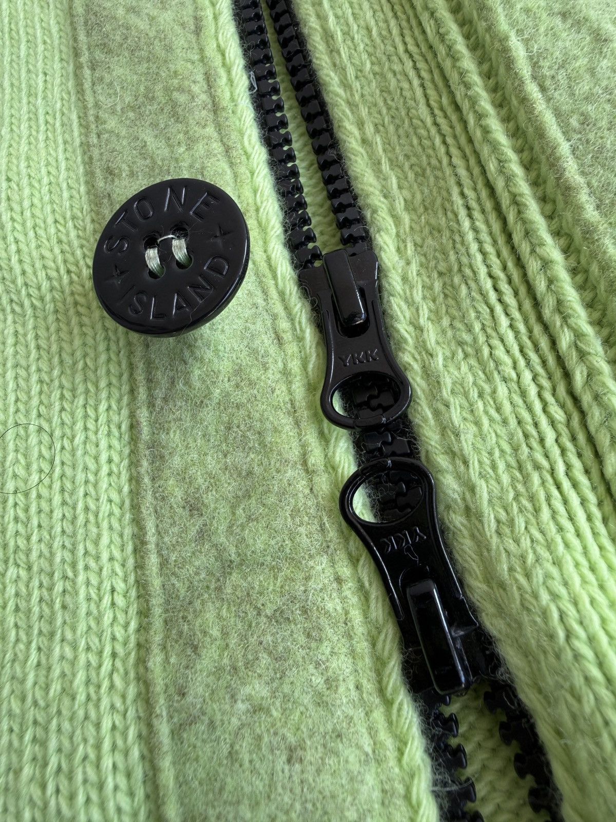 Stone Island Stone Island Wappen Zip up Long sleeved knit In Neon Green Size US XL / EU 56 / 4 - 8 Thumbnail