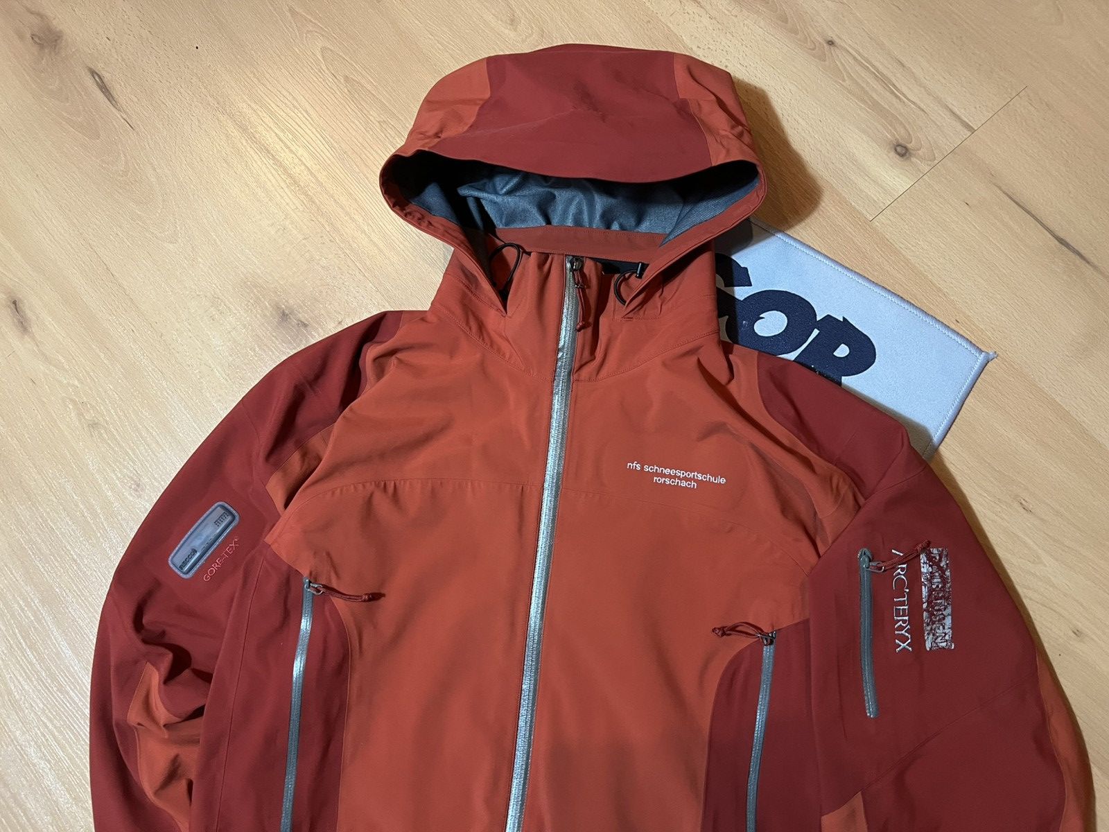 Arc'teryx Arc’teryx Vintage Gore Tex Jacket Red RECCO Size US L / EU 52-54 / 3 - 9 Thumbnail