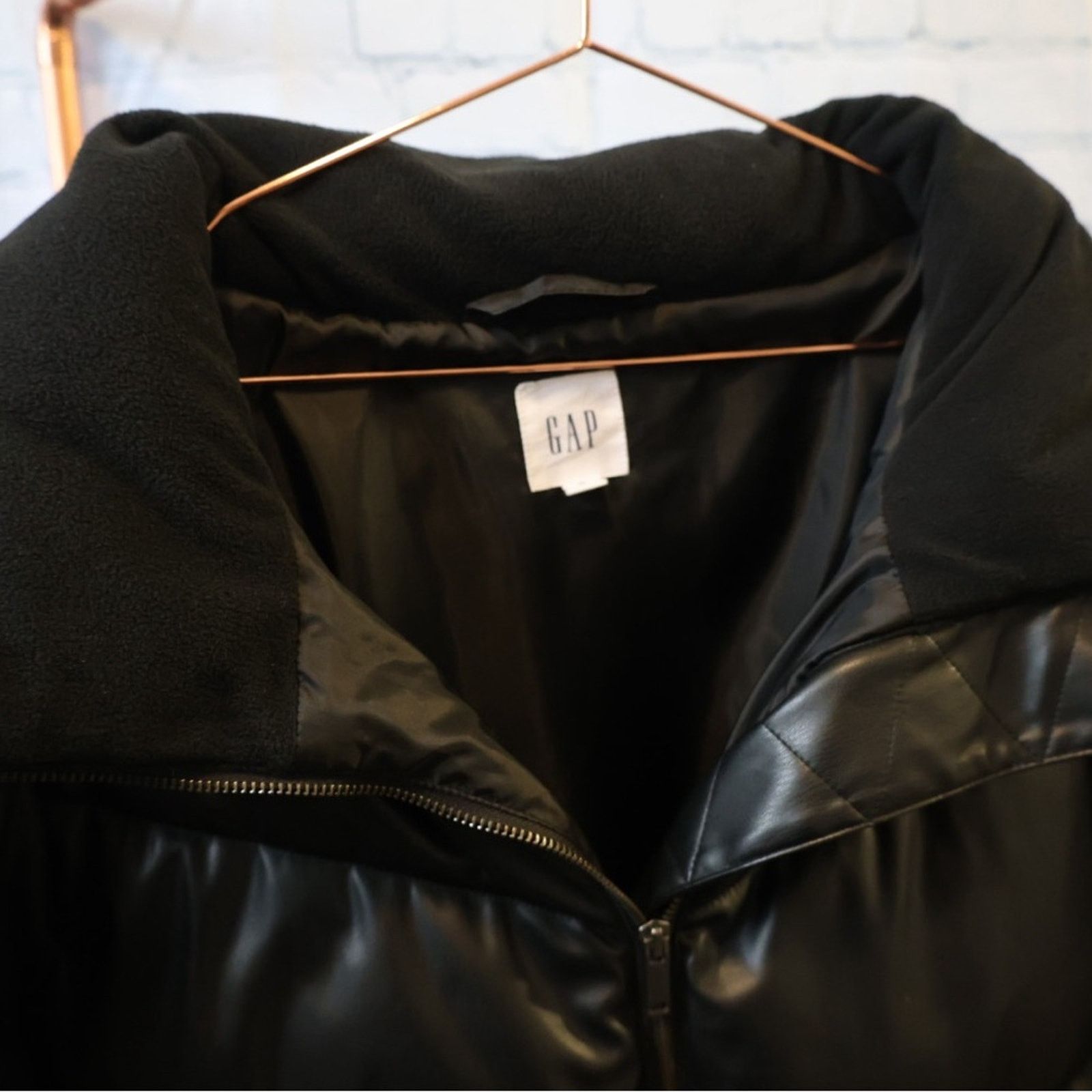 Gap Gap Womens Puffer Jacket coat size M Black Cropped Winter Size M / US 6-8 / IT 42-44 - 2 Thumbnail