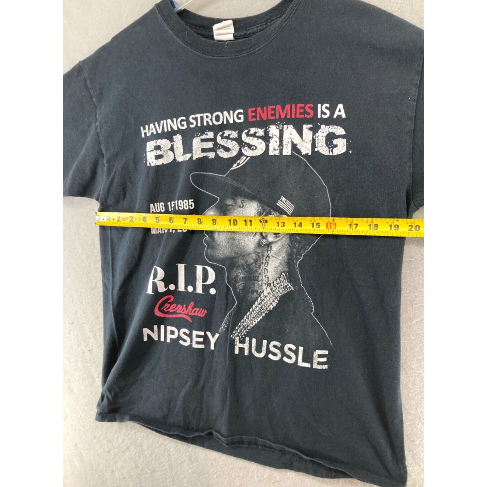 Gildan VINTAGE The Crenshaw Nipsey Hussle Mens Tee L Black RIP 90s Music Quotes Shirt Mens Large Black Size US L / EU 52-54 / 3 - 3 Thumbnail