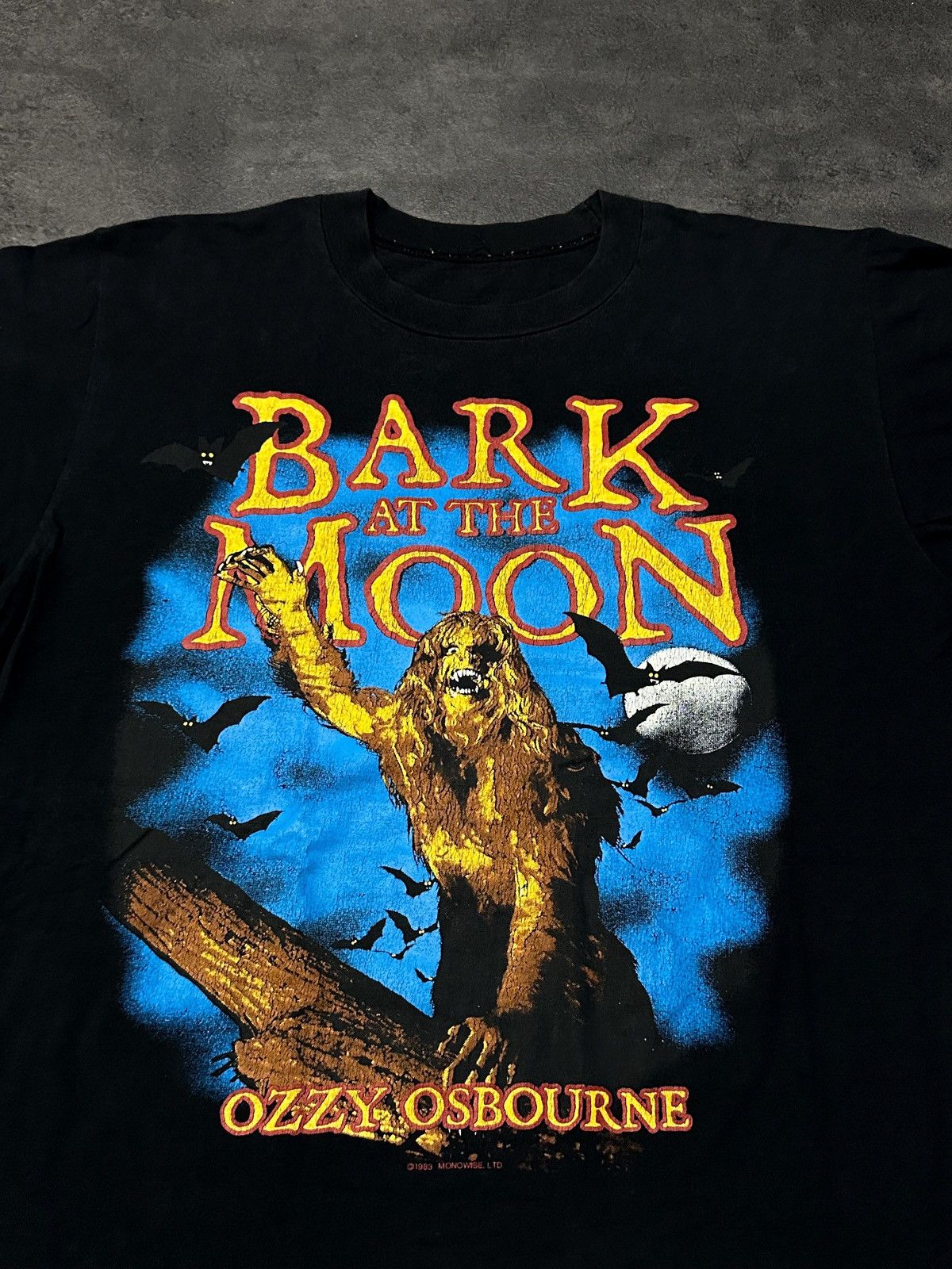Band Tees 🔥RARE 🔥Vintage 80s Ozzy Osbourne Bark At The Moon 1983 Size US L / EU 52-54 / 3 - 2 Thumbnail