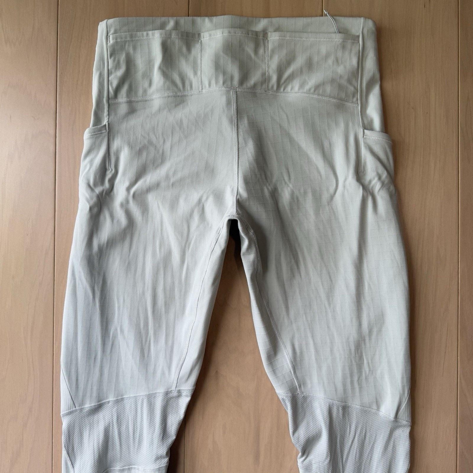Lululemon Lululemon Pants Large Gray White Lightweight Legging Running Size 28" / US 6 / IT 42 - 6 Thumbnail