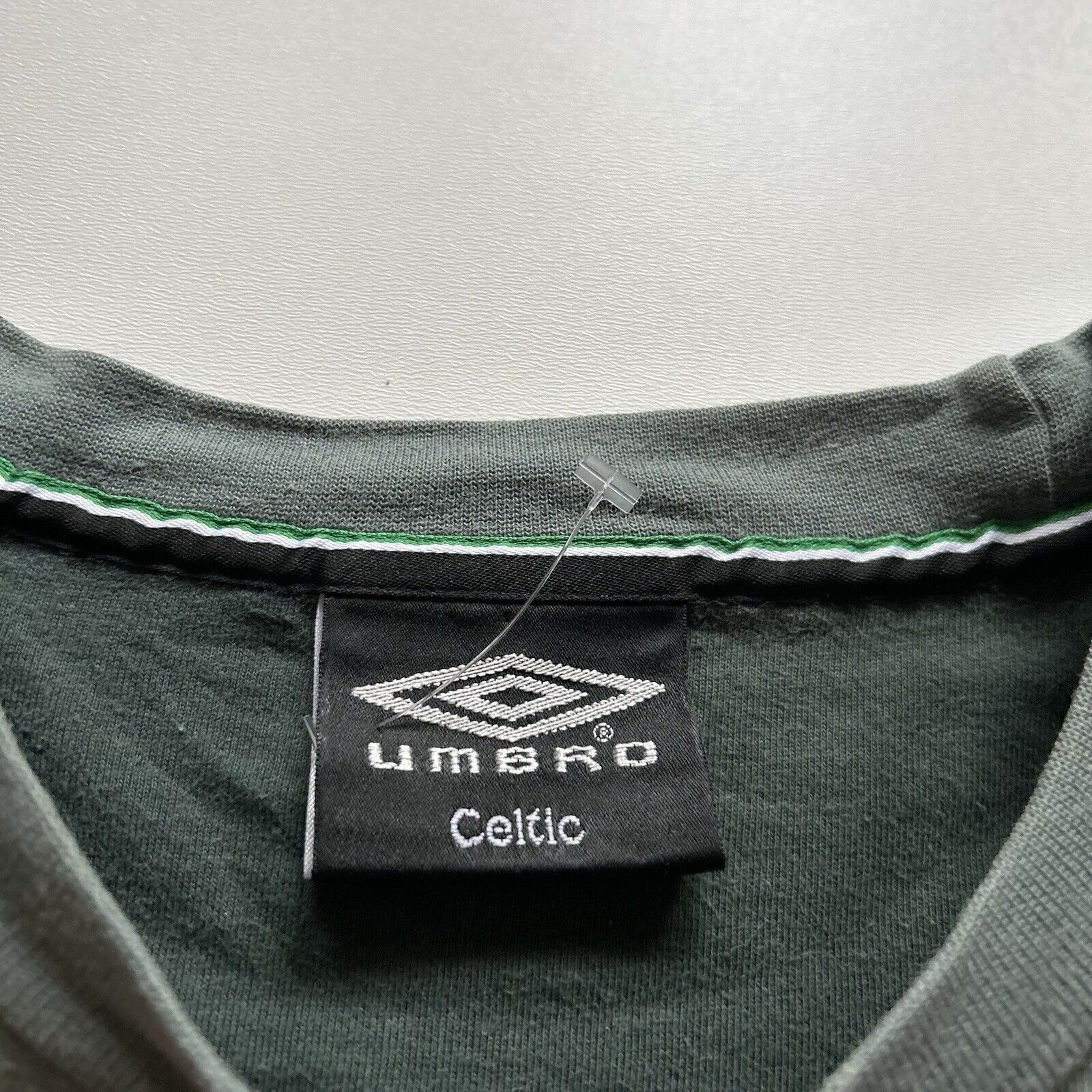 Umbro Vintage Y2K Celtic Football Club Umbro Kit T Shirt XL Rare Size US XL / EU 56 / 4 - 8 Thumbnail