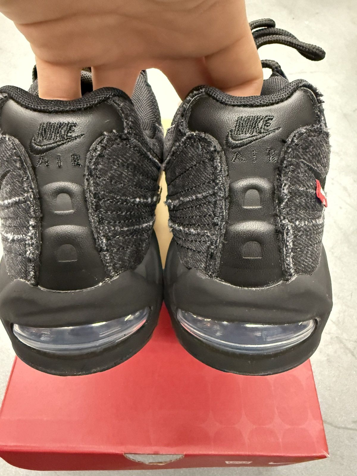 Levi's × Nike 2025 Nike Air Max 95 OG Levis Black Size US 9 / EU 42 - 7 Thumbnail
