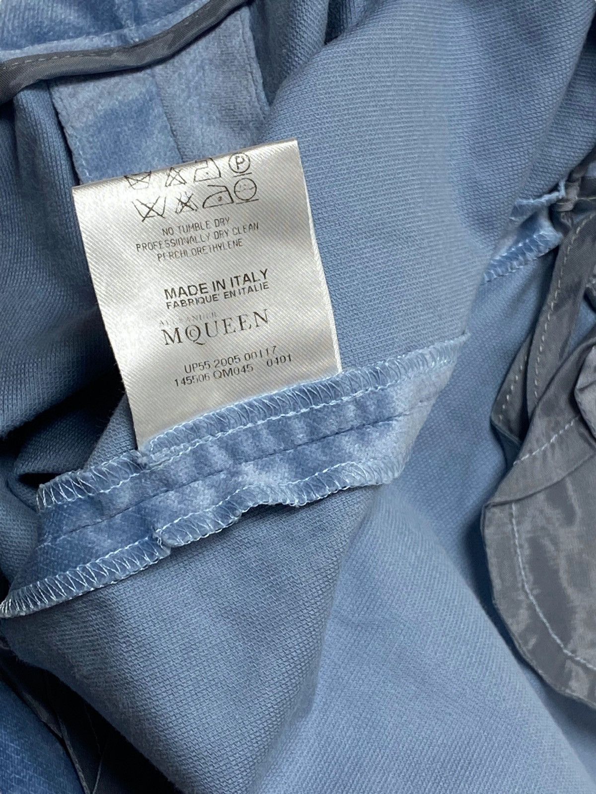 Alexander McQueen Vintage ALEXANDER MCQUEEN Velour Pastel Blue Pants Size 27" / US 4 / IT 40 - 8 Thumbnail