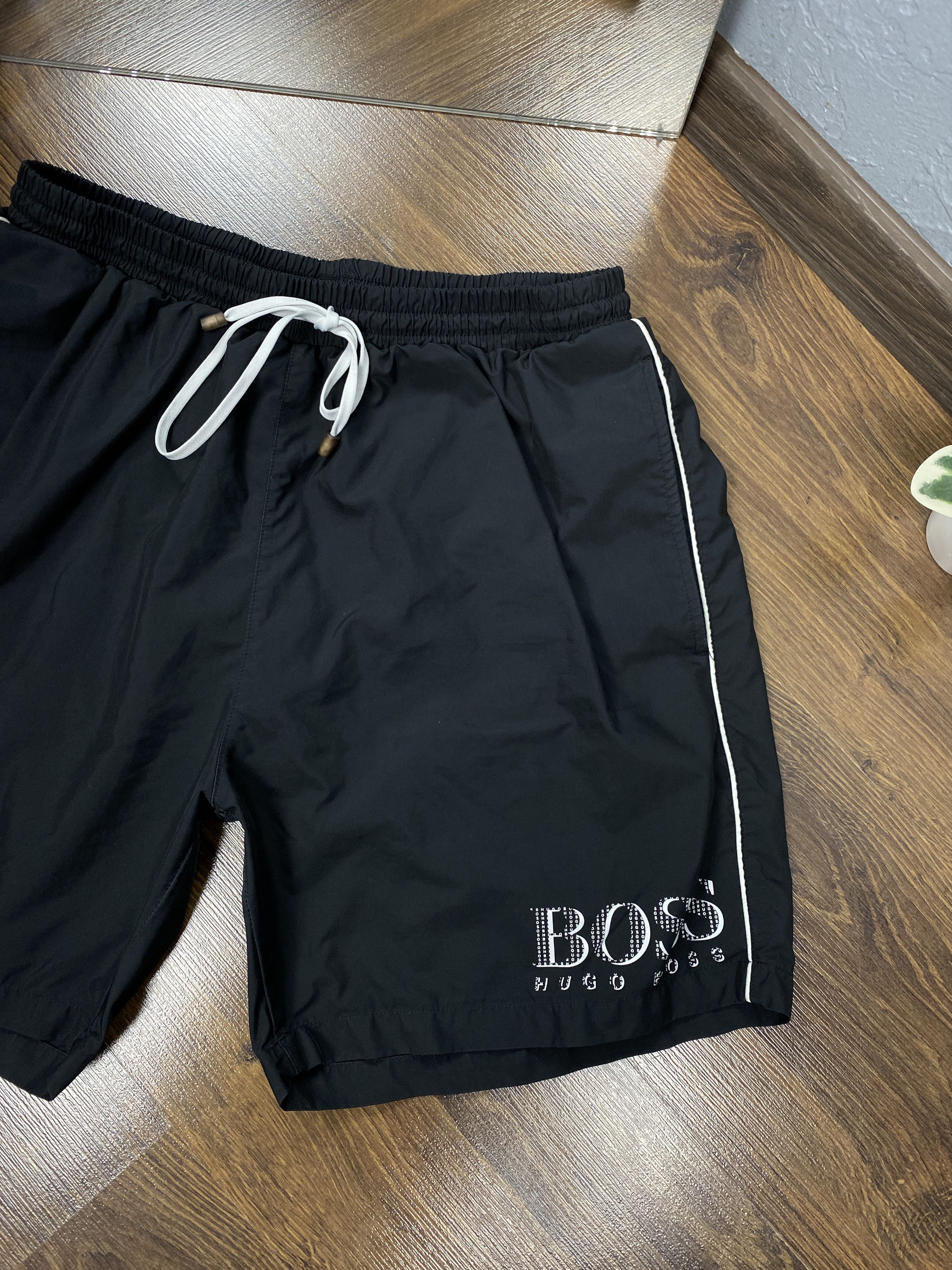 Hugo Boss Hugo Boss Vintage Mens Nylon Shorts Size US 34 / EU 50 - 2 Thumbnail