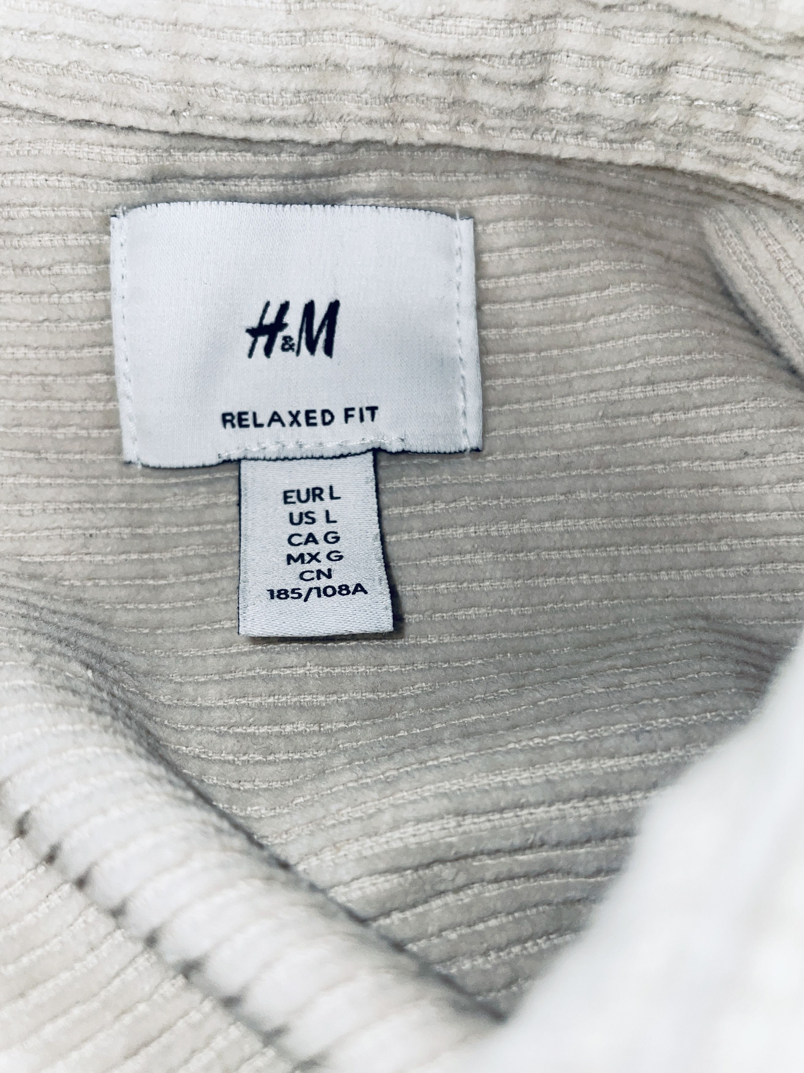 H&M 🧥 19,90 € – H&M Cordhemd Relaxed Fit Größe L Size US L / EU 52-54 / 3 - 3 Thumbnail