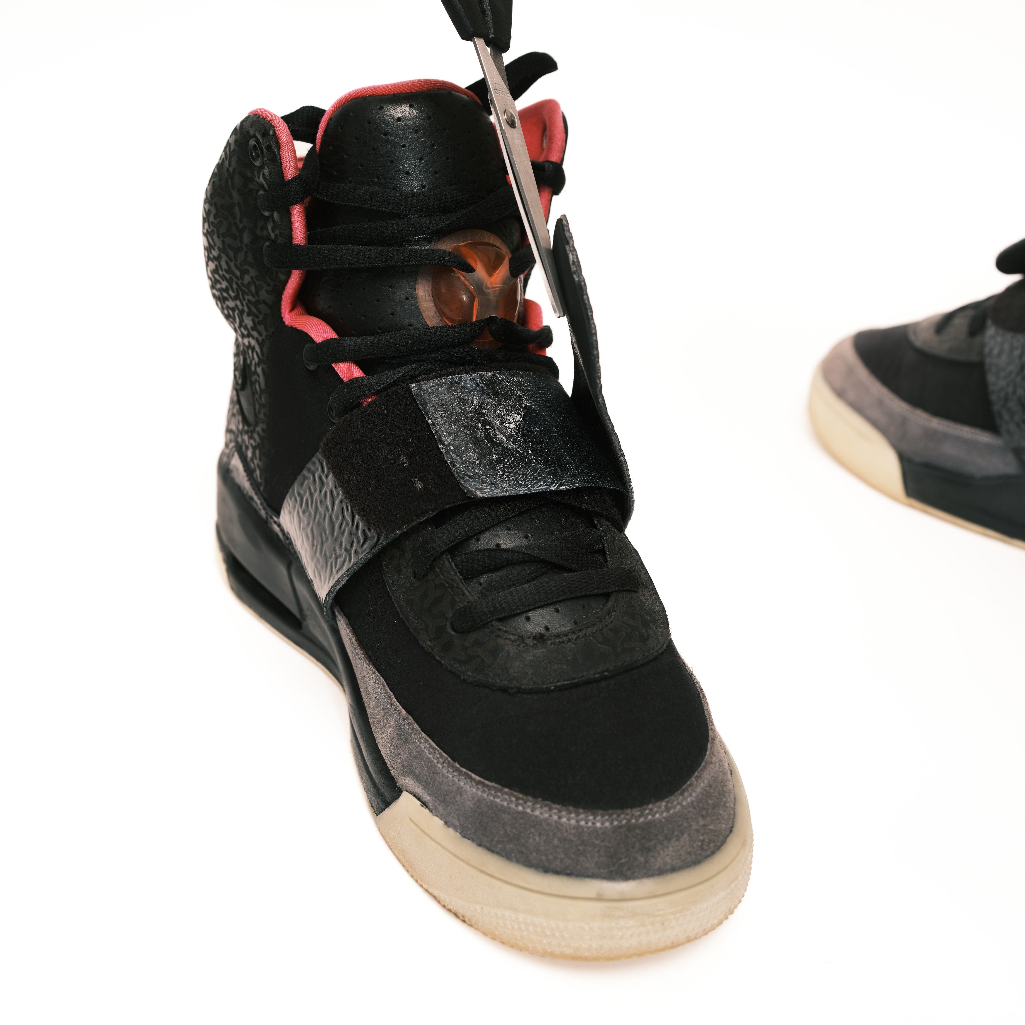Kanye West Nike Air Yeezy 1 Blink Size 10.5 w/ Box Size US 10.5 / EU 43-44 - 14 Thumbnail