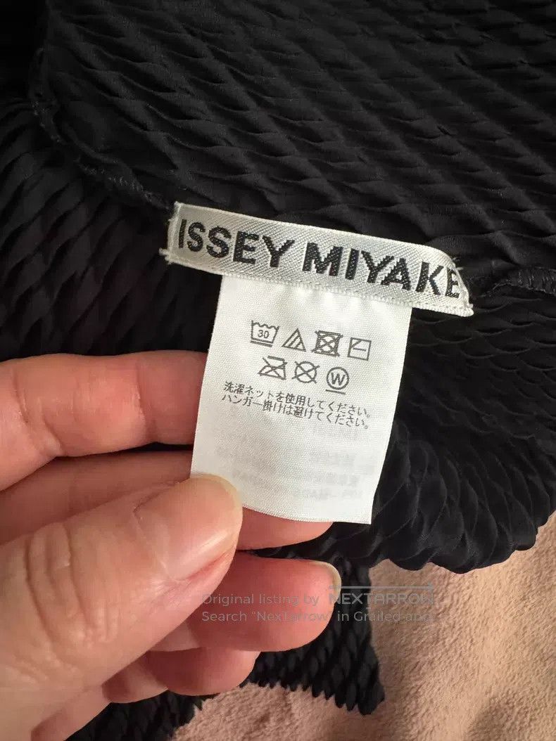 Issey Miyake Issey Miyake Black fish scale top Size M / US 6-8 / IT 42-44 - 3 Thumbnail