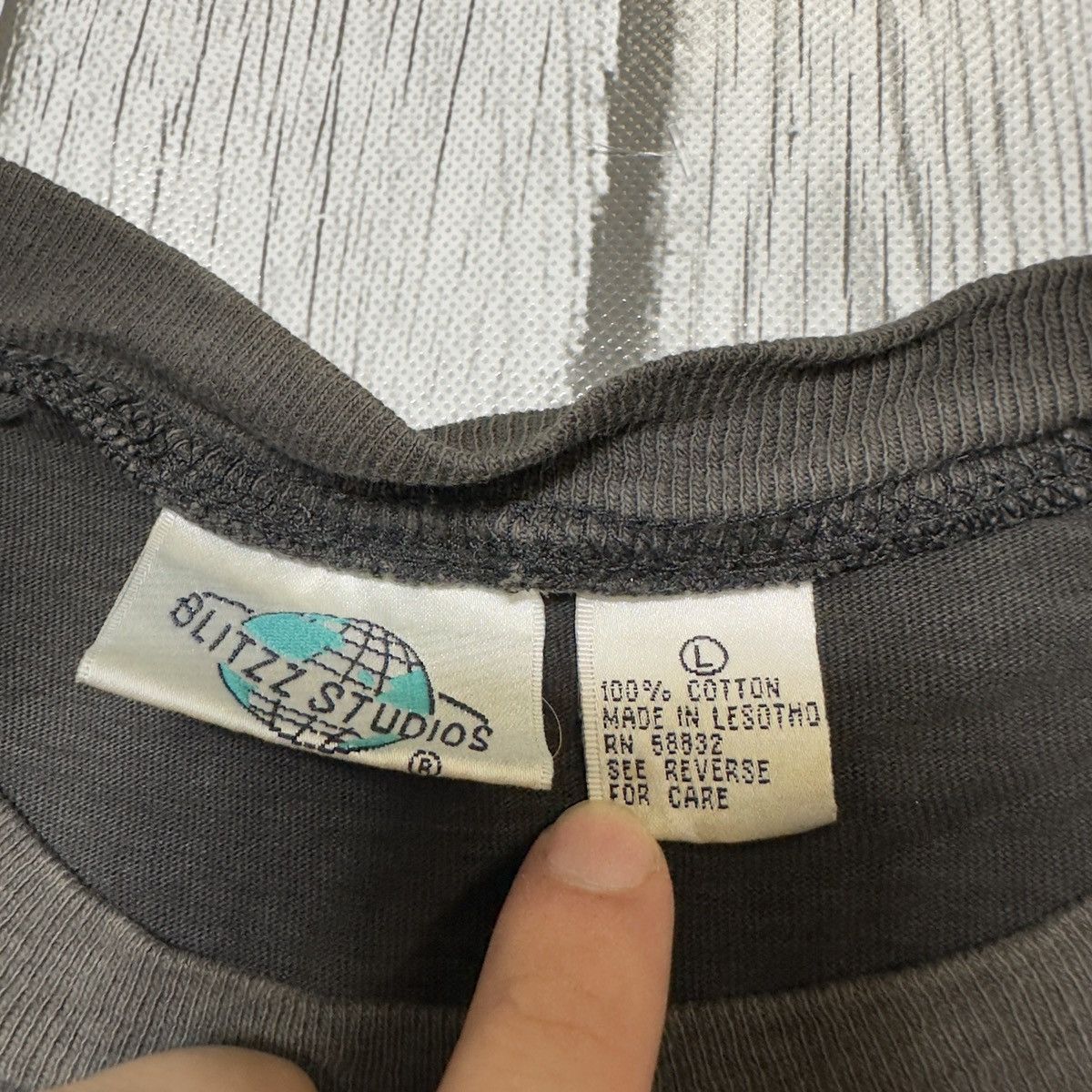 Vintage Vintage Dino tee Size US L / EU 52-54 / 3 - 4 Thumbnail
