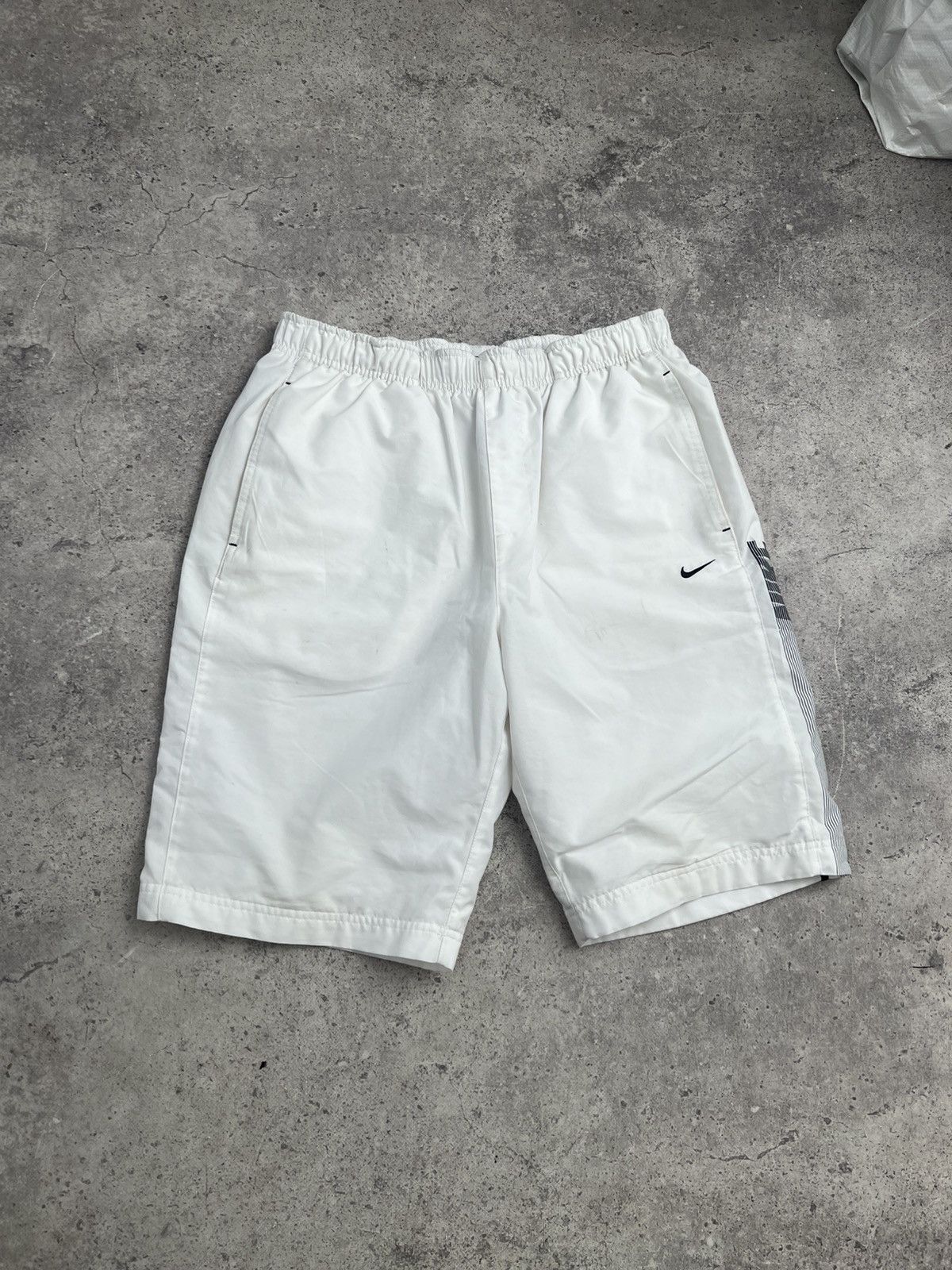 Nike Vintage Nike nylon short Size:L Size US 34 / EU 50 - 3 Thumbnail