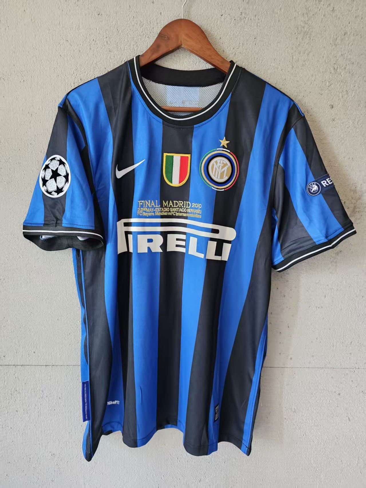 Other 2010 Inter Milan #22 Milito Jersey Home Size US L / EU 52-54 / 3 - 1 Thumbnail