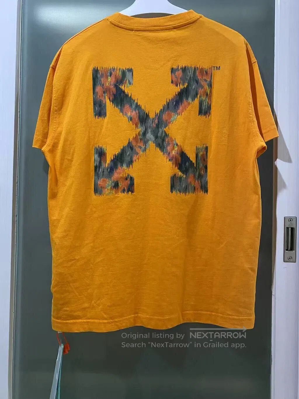 off white arrow logo short sleeve t-shirt.