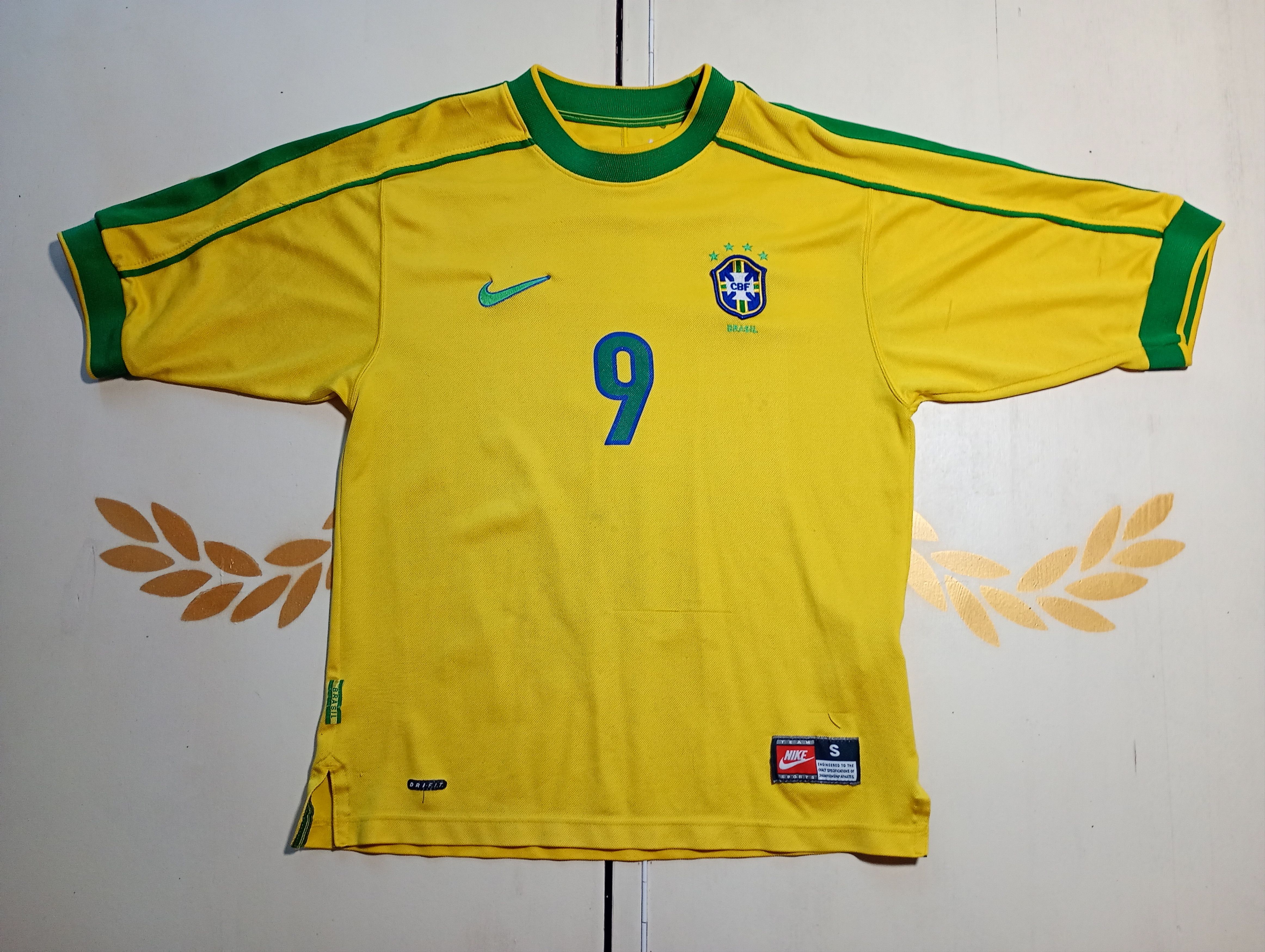 Nike Nike Brazil Jersey #9 Ronaldo 1998 Vintage Size US S / EU 44-46 / 1 - 2 Thumbnail