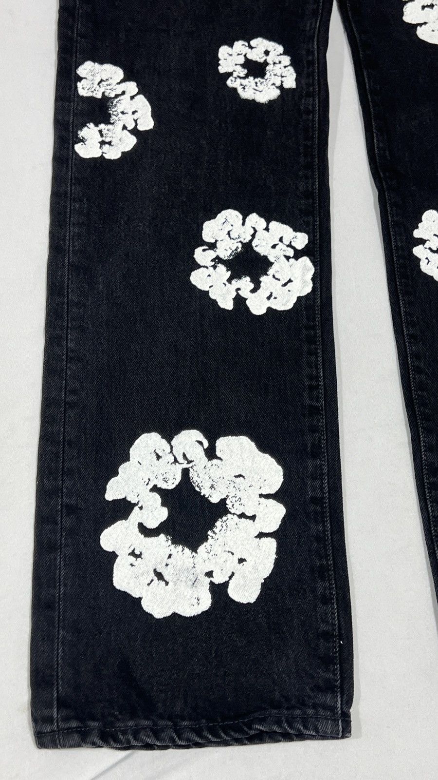 DENIM TEARS × Levi's Denim Tears Black Cotton Wreath Jeans Size US 36 / EU 52 - 2 Thumbnail