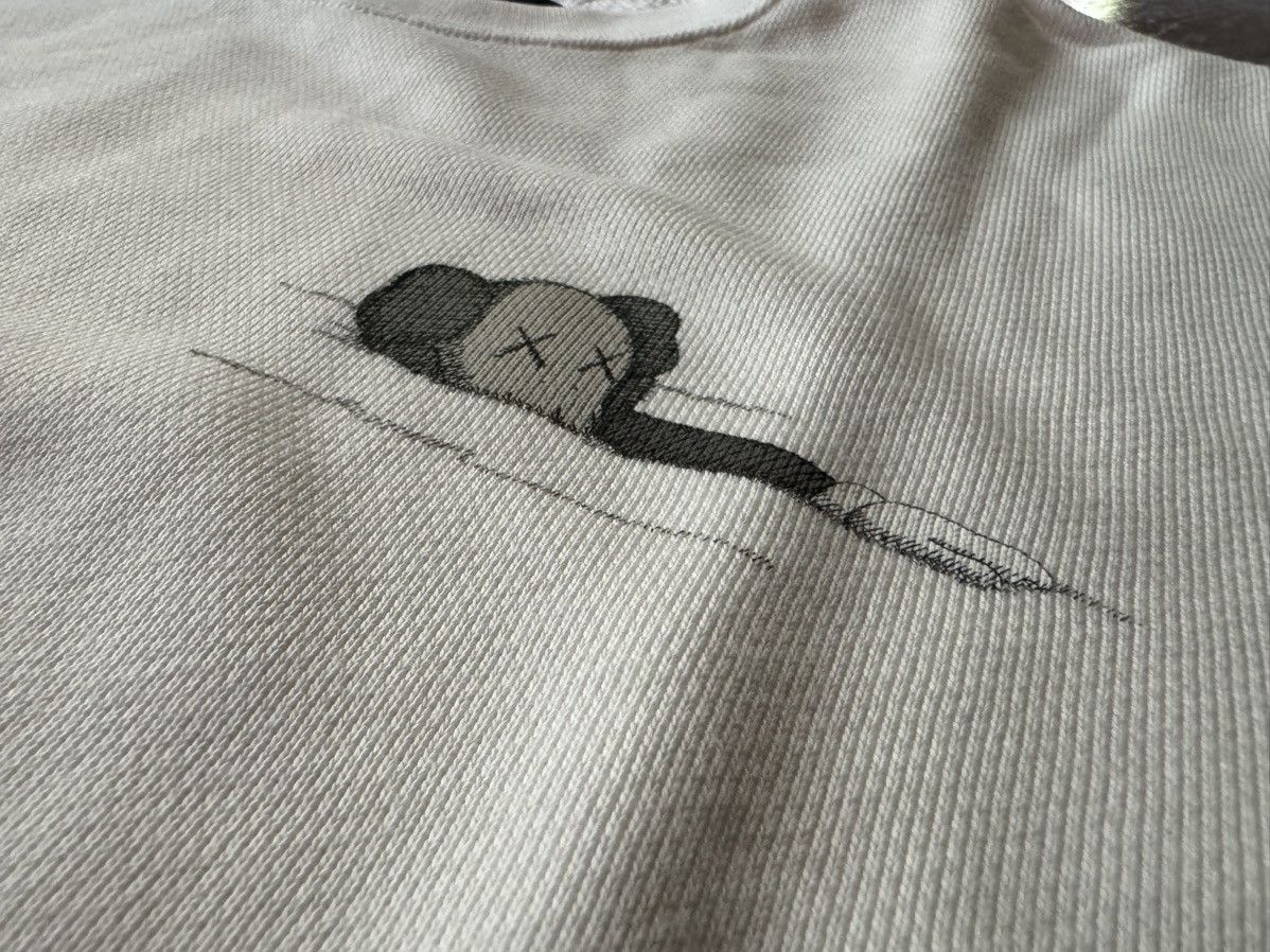 Kaws × Uniqlo Large Kaws Long Sleeve Sweatshirt White Uniqlo UT Peace for Size US L / EU 52-54 / 3 - 7 Thumbnail
