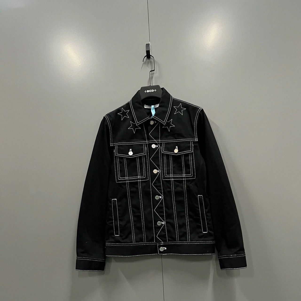 Givenchy givenchy star print denim jacket in black Size US M / EU 48-50 / 2 - 1 Thumbnail