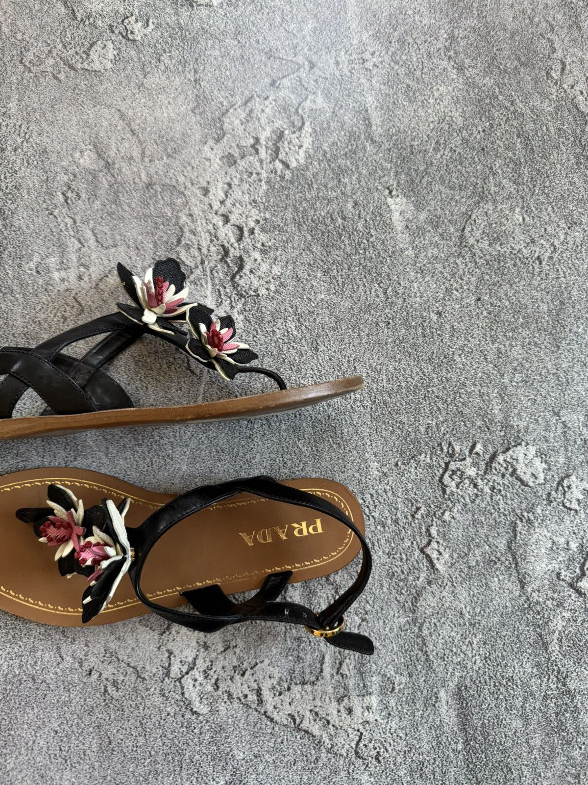 Designer × Prada Prada 37.5 sandals flip flops slippers slide leather strap Size US 7.5 / IT 37.5 - 3 Thumbnail