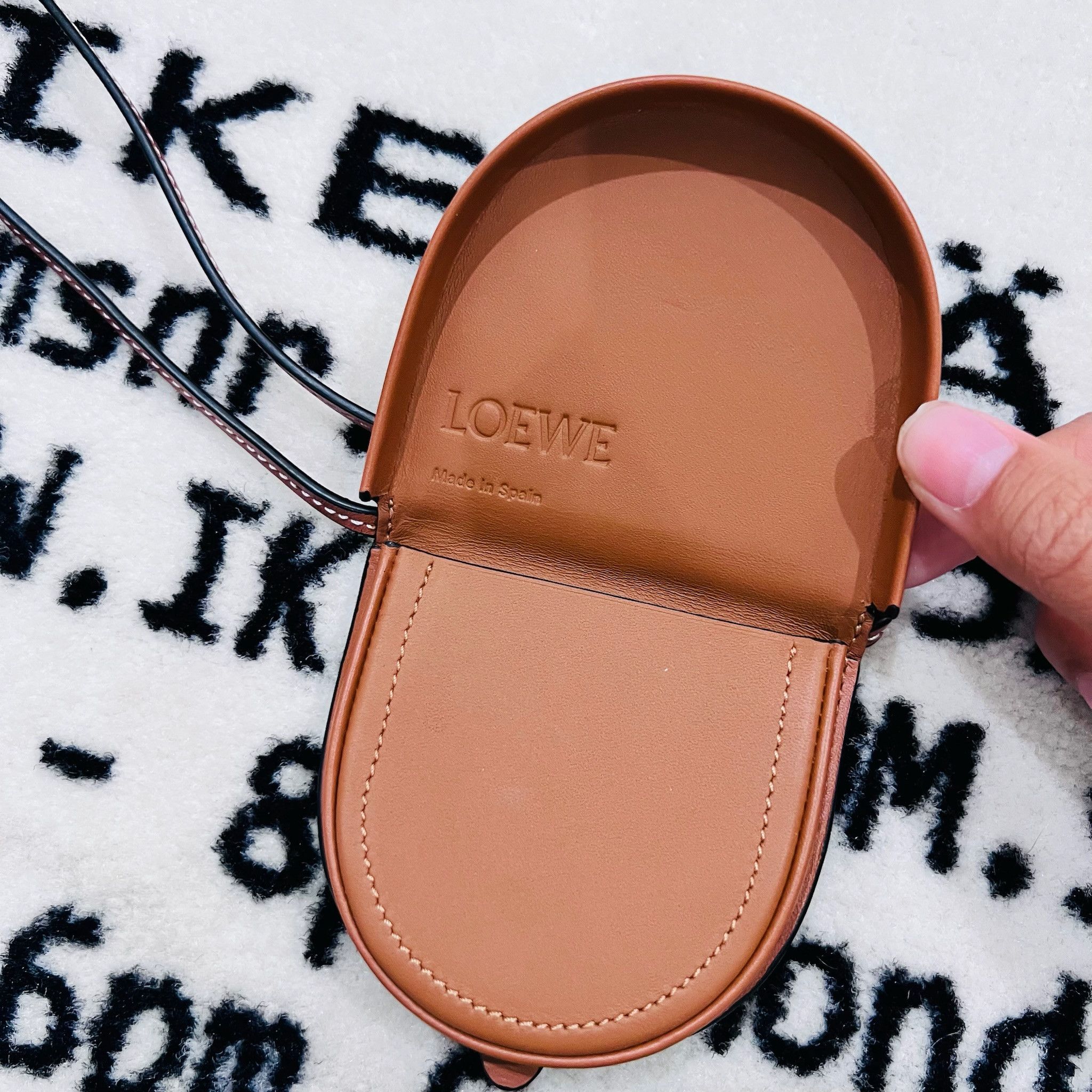 Loewe Loewe Crossbody Leather Mini Heel / Coin Pouch Size ONE SIZE - 4 Thumbnail