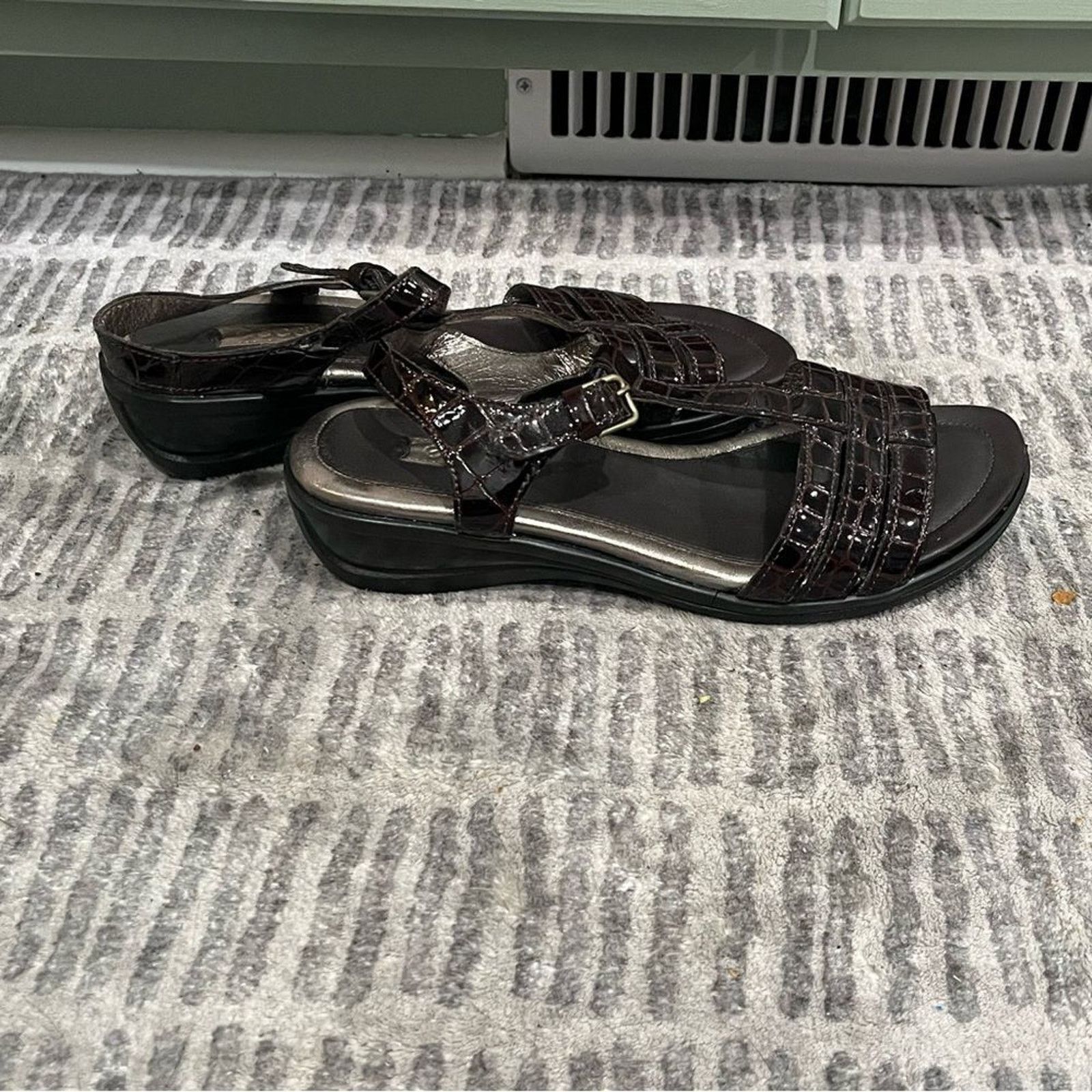Ecco Ecco Sensata Sandal T-Strap Crocodile Leather Heel Size 6.5 Size US 6.5 / IT 36.5 - 7 Thumbnail