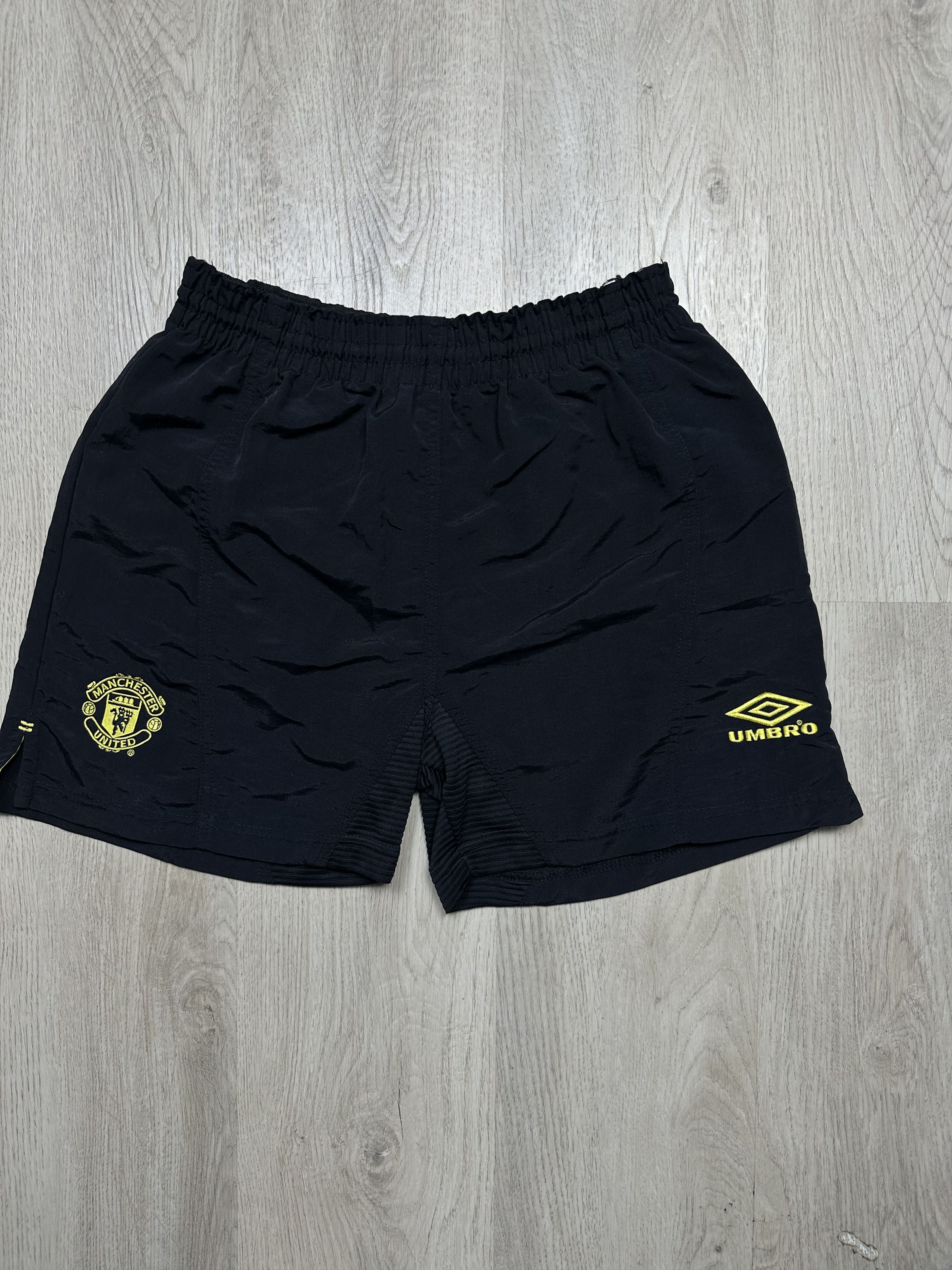 Umbro Umbro Manchester United Vintage Nylon Shorts Size US 28 / EU 44 - 1 Thumbnail