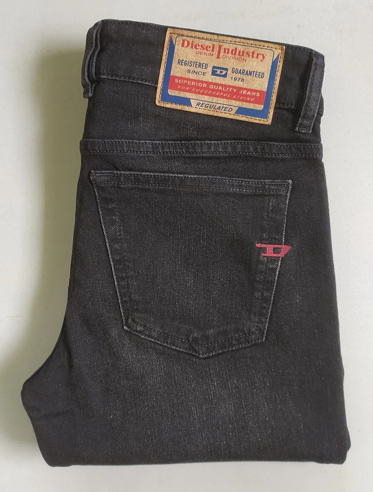 Diesel Diesel 1979 SLEENKER L.30 MENS JEANS T/9933 Size US 28 / EU 44 - 1 Thumbnail