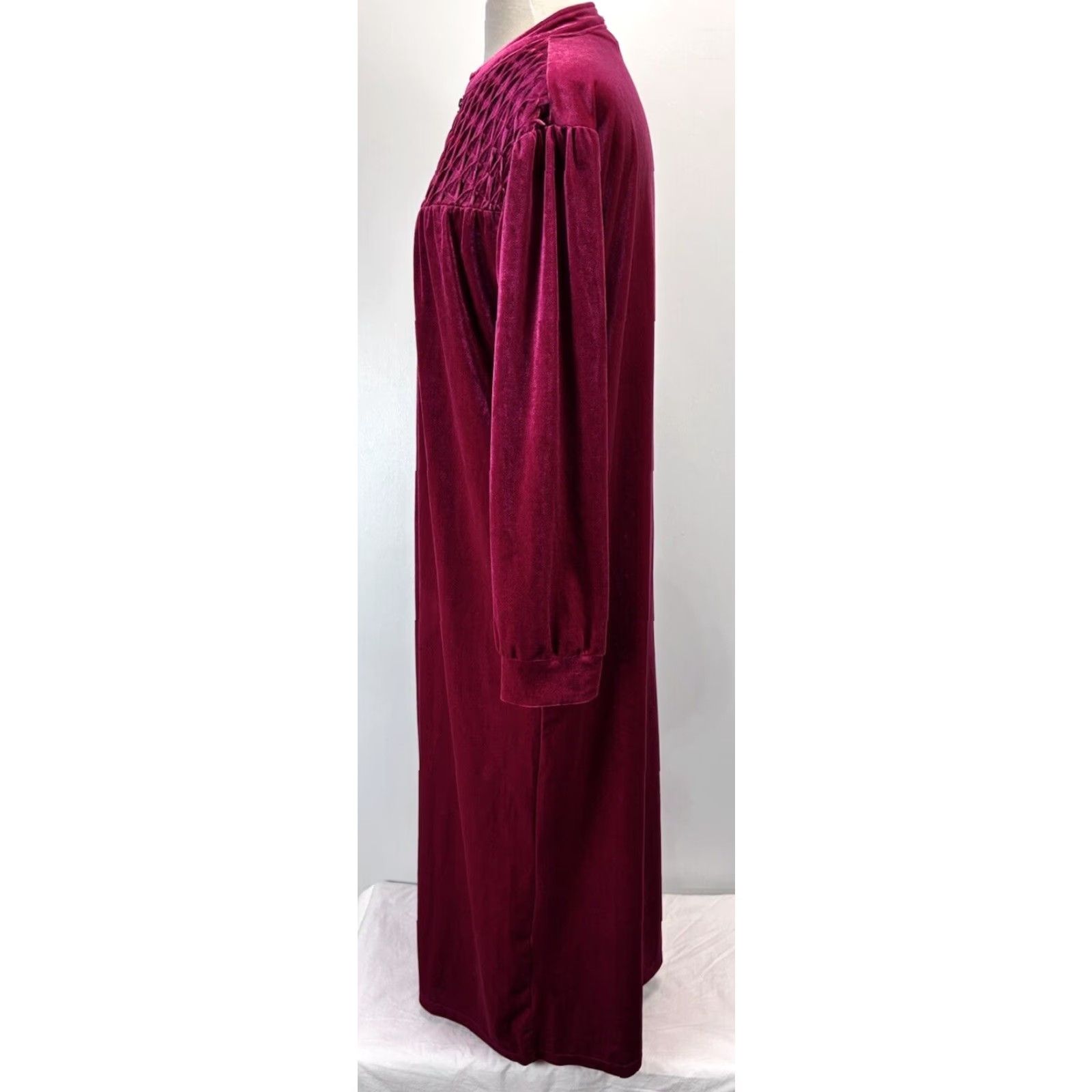 Velour The Vermont Country Store Long Velour Robe Sz M Quilted Yoke Zip House Dress Magenta Size M / US 6-8 / IT 42-44 - 2 Thumbnail