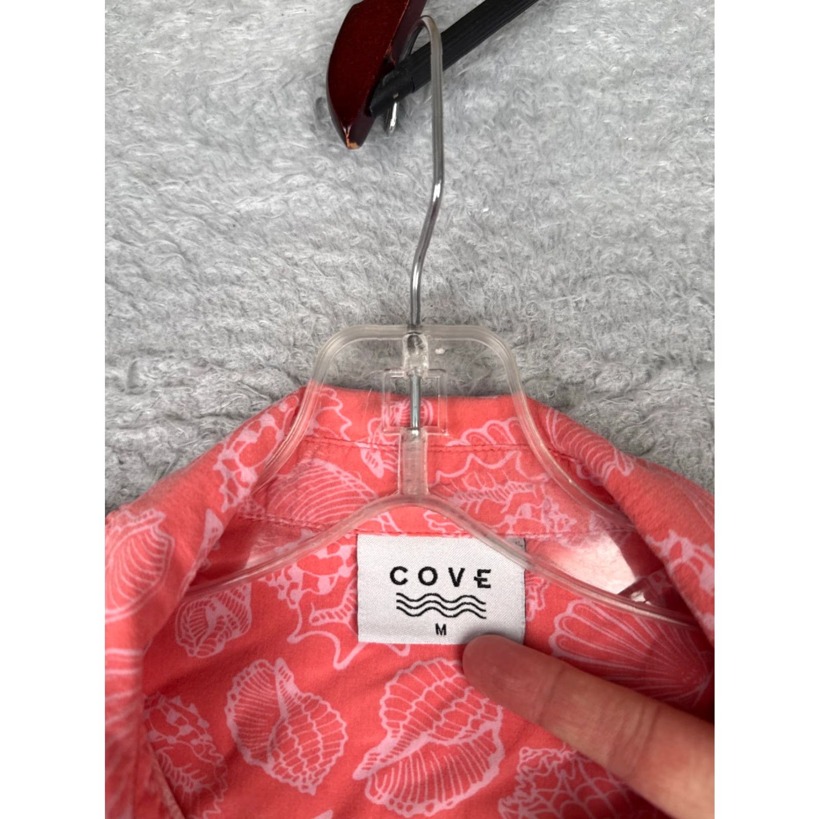 Vintage Cove Shirt Men M Pink White Seashells 100% Rayon Button Up Pocket Hawaiian Logo: Resort Vacation Luau Aloha American Geometric Short Sleeve Size US M / EU 48-50 / 2 - 7 Thumbnail