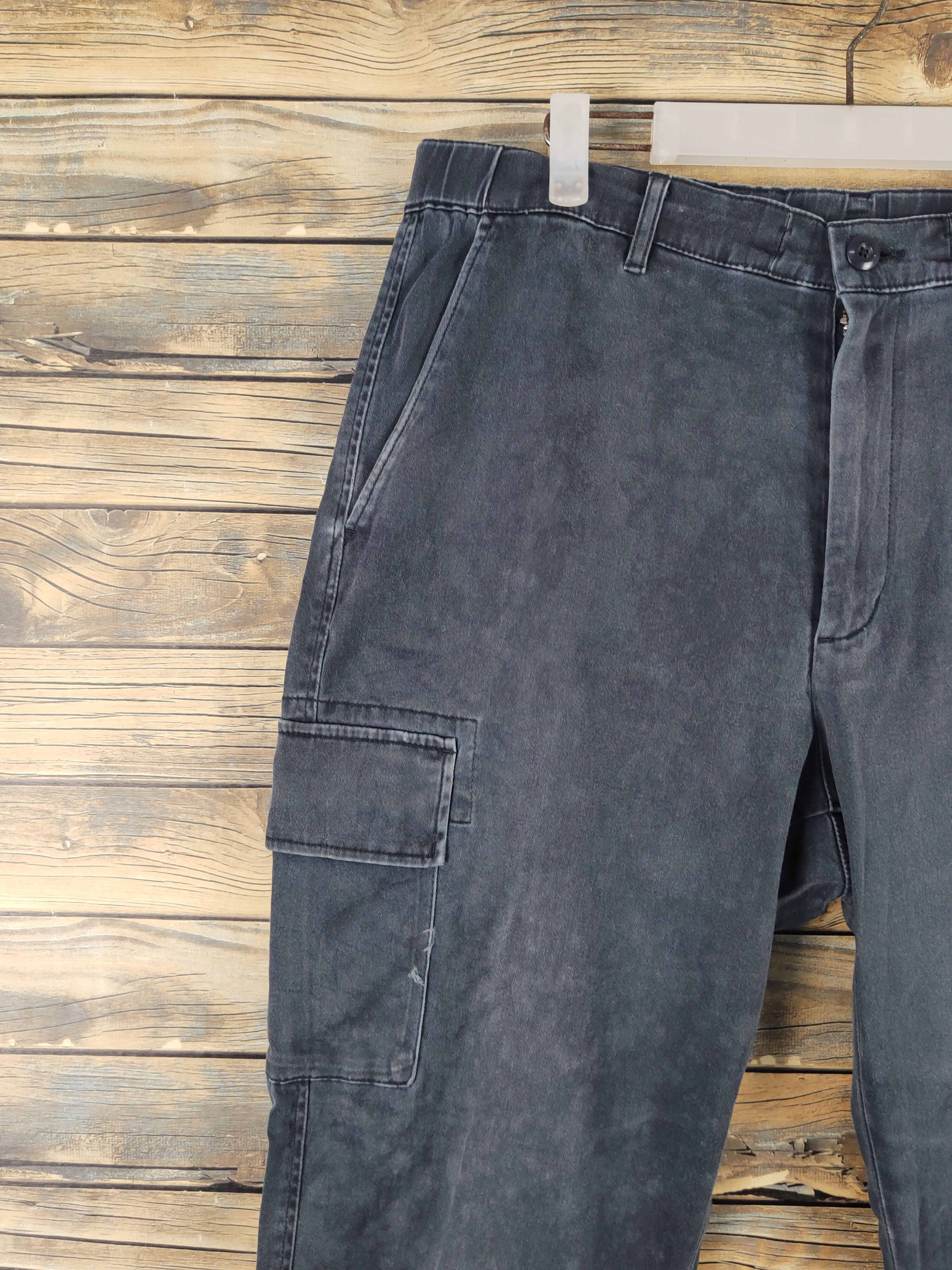 Japanese Brand Uniqlo Black Faded Multipocket Cargo Pants #W2102 Size US 37 - 3 Thumbnail
