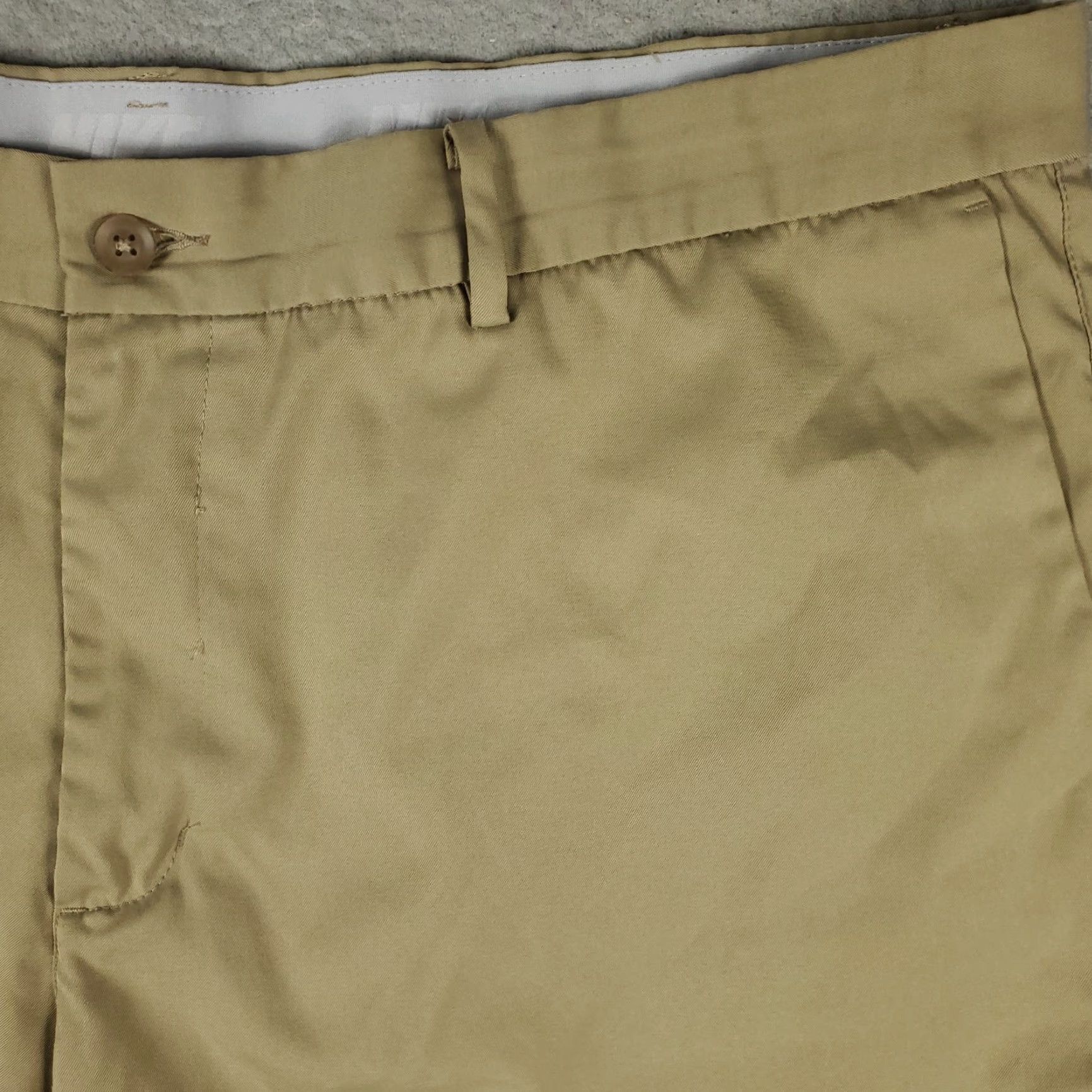 Nike Nike Shorts Mens 40 Beige Swoosh Golf Dri Fit Casual Flat Front Chino Size US 40 / EU 56 - 3 Thumbnail
