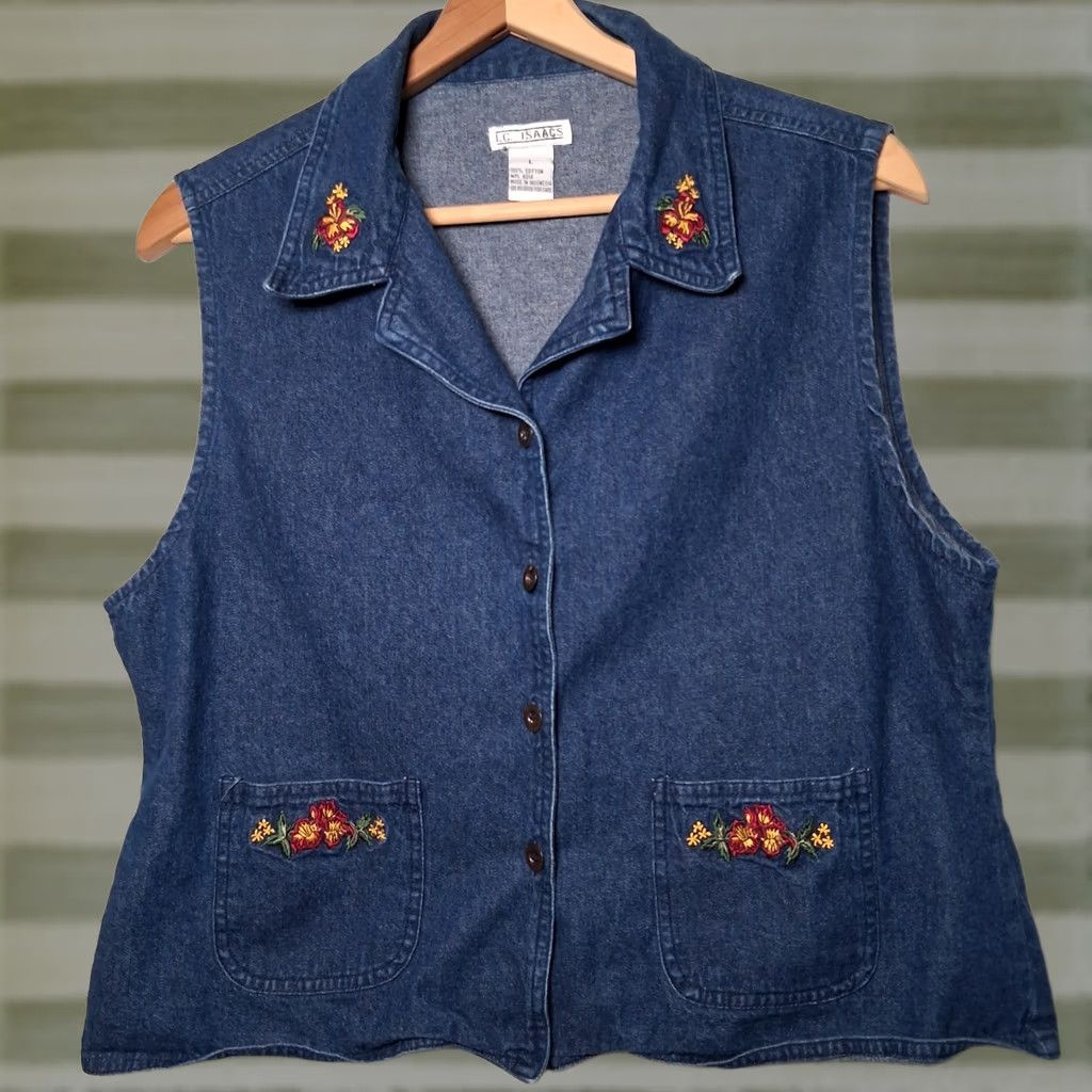 Denime VINTAGE I. C. Isaacs Vest Shirt Large Blue Chambray Denim Floral Embroidered Shirt Women L Blue Chambray Floral Embroidered Vest Size L / US 10 / IT 46 - 1 Thumbnail