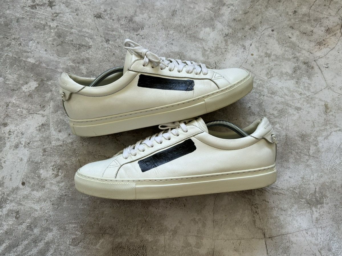 Givenchy Givenchy white leather low top sneakers Size US 10 / EU 43 - 2 Thumbnail